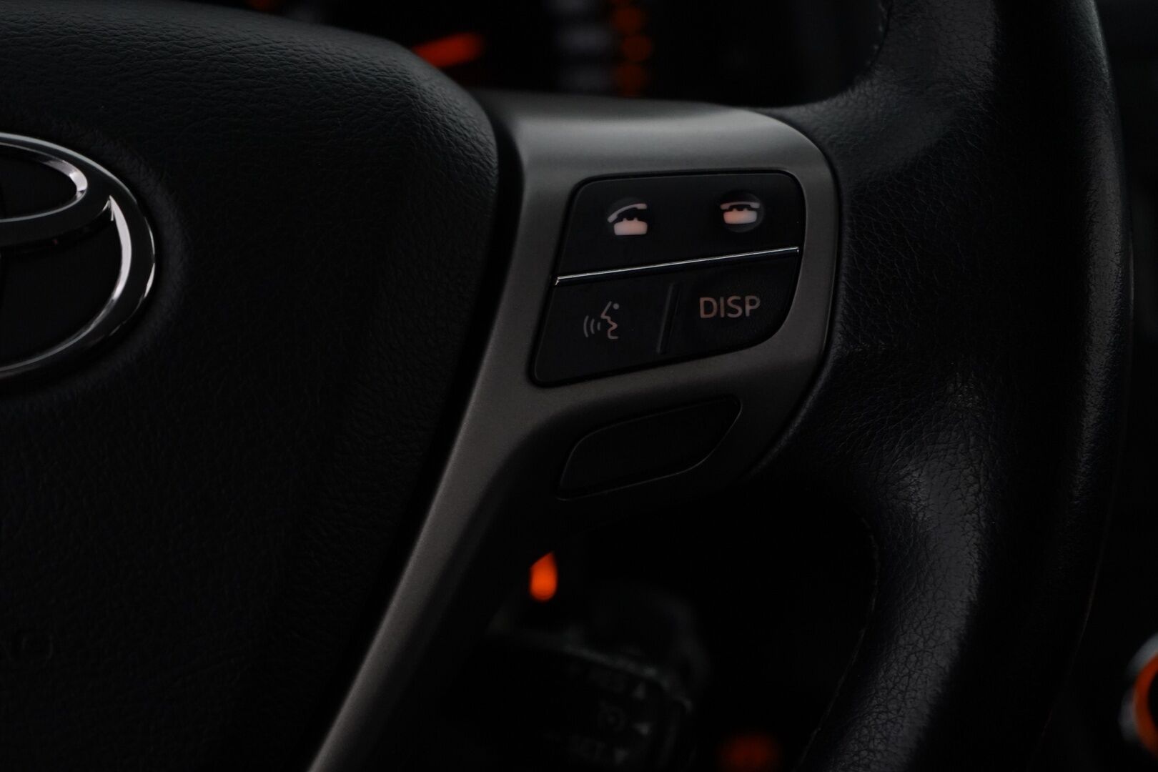 Toyota Avensis 2009 YritysOutlet - Myydään vain yrityksille - Kahdet renkaat / Särmä huoltohistoria / Kattavat varusteet