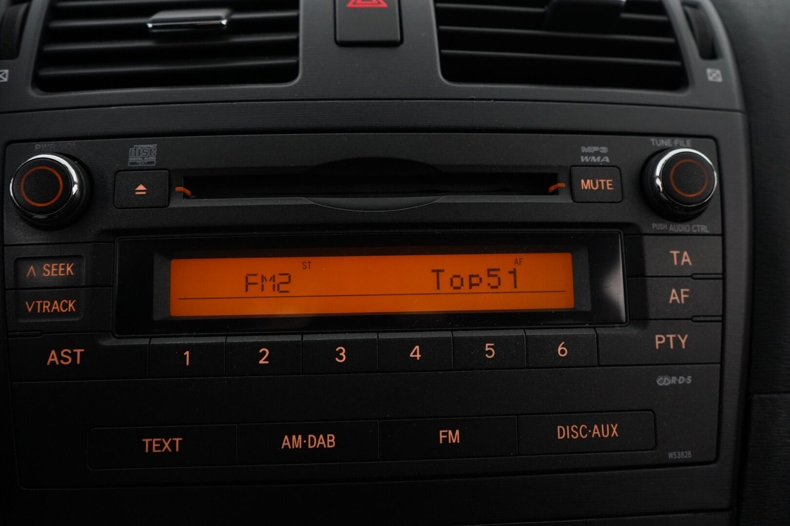 Toyota Avensis 2009 YritysOutlet - Myydään vain yrityksille - Kahdet renkaat / Särmä huoltohistoria / Kattavat varusteet