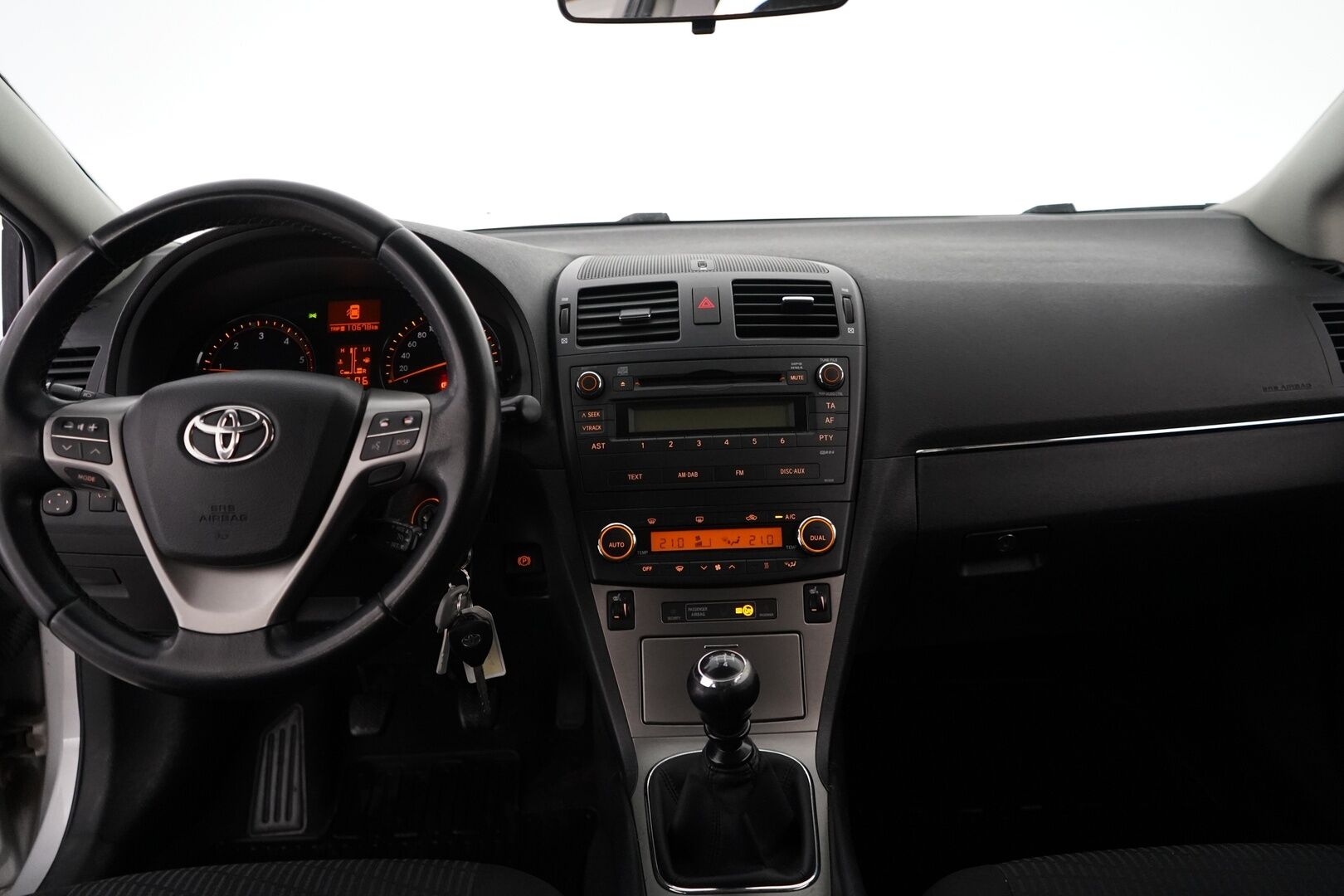 Toyota Avensis 2009 YritysOutlet - Myydään vain yrityksille - Kahdet renkaat / Särmä huoltohistoria / Kattavat varusteet