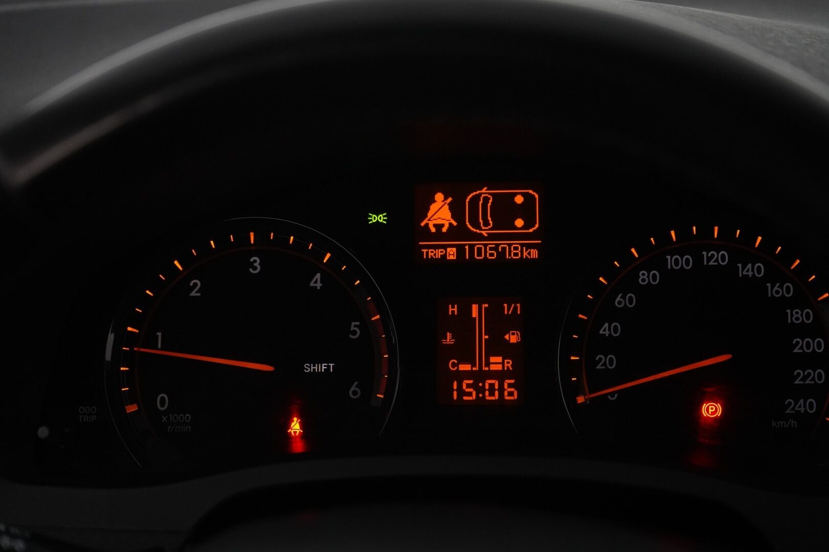 Toyota Avensis 2009 YritysOutlet - Myydään vain yrityksille - Kahdet renkaat / Särmä huoltohistoria / Kattavat varusteet