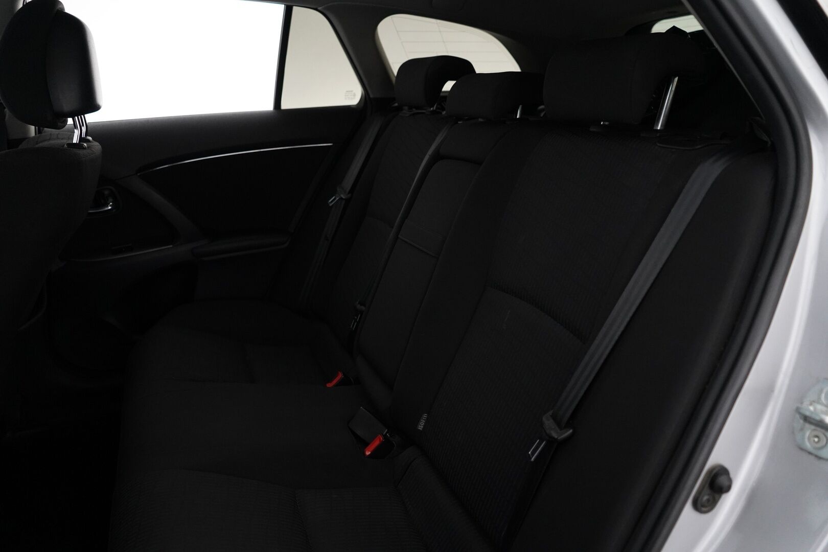 Toyota Avensis 2009 YritysOutlet - Myydään vain yrityksille - Kahdet renkaat / Särmä huoltohistoria / Kattavat varusteet