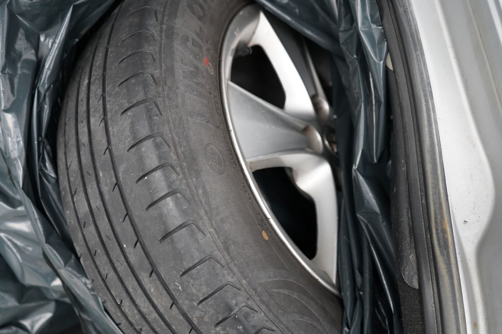 Toyota Avensis 2009 YritysOutlet - Myydään vain yrityksille - Kahdet renkaat / Särmä huoltohistoria / Kattavat varusteet