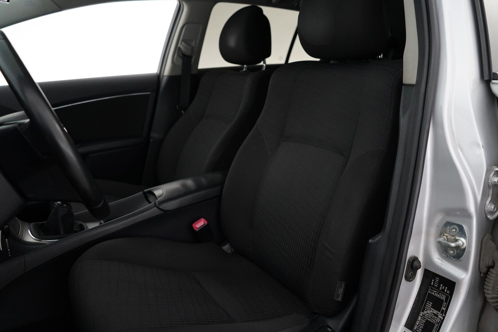 Toyota Avensis 2009 YritysOutlet - Myydään vain yrityksille - Kahdet renkaat / Särmä huoltohistoria / Kattavat varusteet