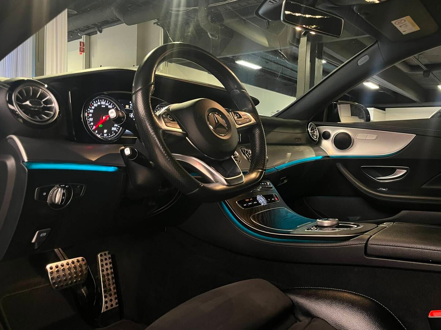 Mercedes-Benz E 2017 220 d A Coupé Business AMG - AMG / Nahka-alcantara / Ambient / Keyless / LED High Perf. / P.Kamera / Osasähköt / Dynamic Select / 2x Renkaat aluilla