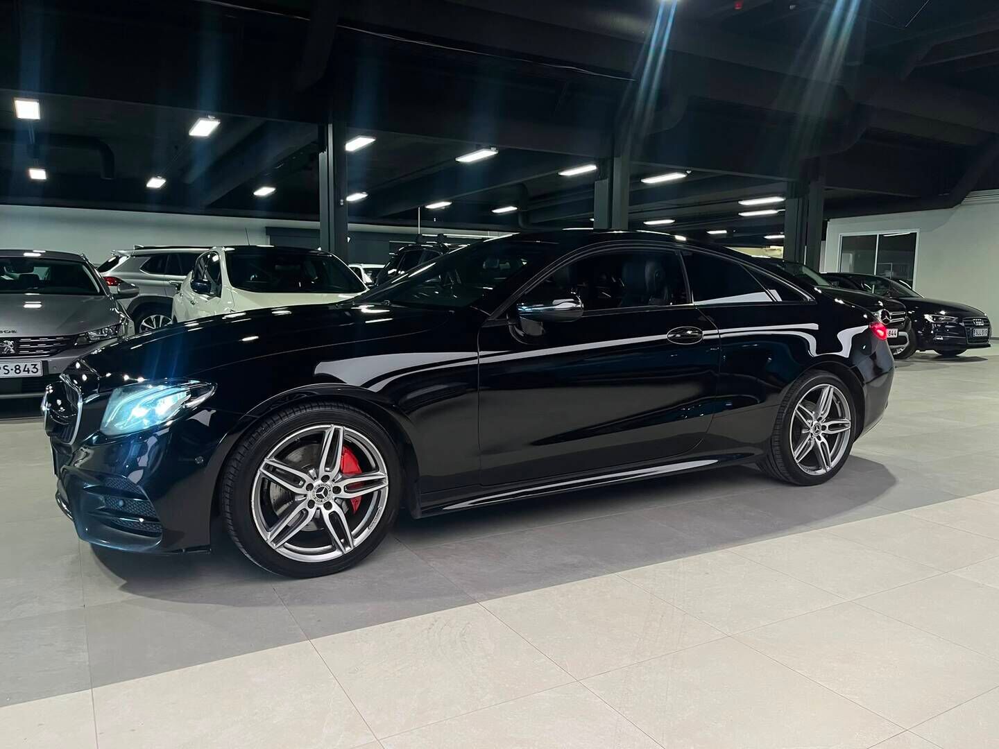 Mercedes-Benz E 2017 220 d A Coupé Business AMG - AMG / Nahka-alcantara / Ambient / Keyless / LED High Perf. / P.Kamera / Osasähköt / Dynamic Select / 2x Renkaat aluilla