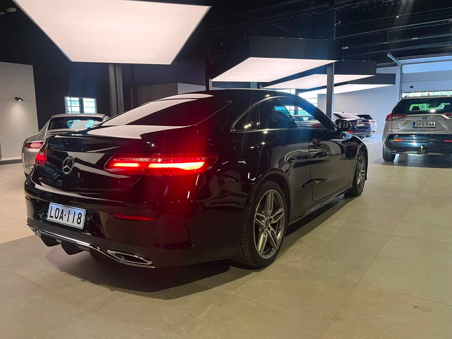 Mercedes-Benz E 2017 220 d A Coupé Business AMG - AMG / Nahka-alcantara / Ambient / Keyless / LED High Perf. / P.Kamera / Osasähköt / Dynamic Select / 2x Renkaat aluilla