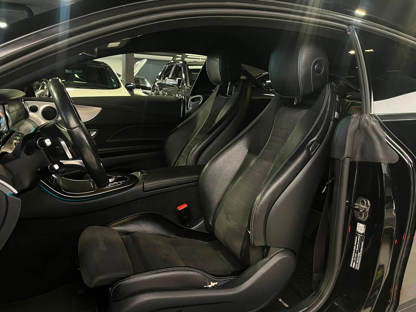 Mercedes-Benz E 2017 220 d A Coupé Business AMG - AMG / Nahka-alcantara / Ambient / Keyless / LED High Perf. / P.Kamera / Osasähköt / Dynamic Select / 2x Renkaat aluilla