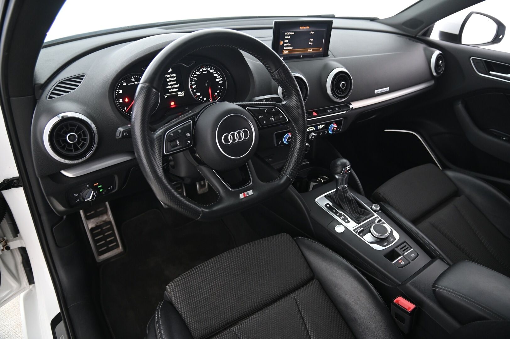 Audi A3 2018 Sedan Business Sport 2,0 TFSI 140 kW quattro S tronic *Webasto / Hierova penkki / ACC / Bang&olufsen* - *2x renkaat&vanteet*