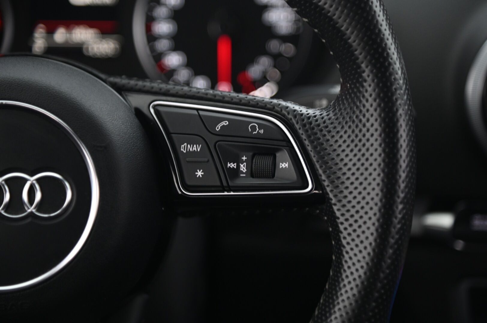 Audi A3 2018 Sedan Business Sport 2,0 TFSI 140 kW quattro S tronic *Webasto / Hierova penkki / ACC / Bang&olufsen* - *2x renkaat&vanteet*