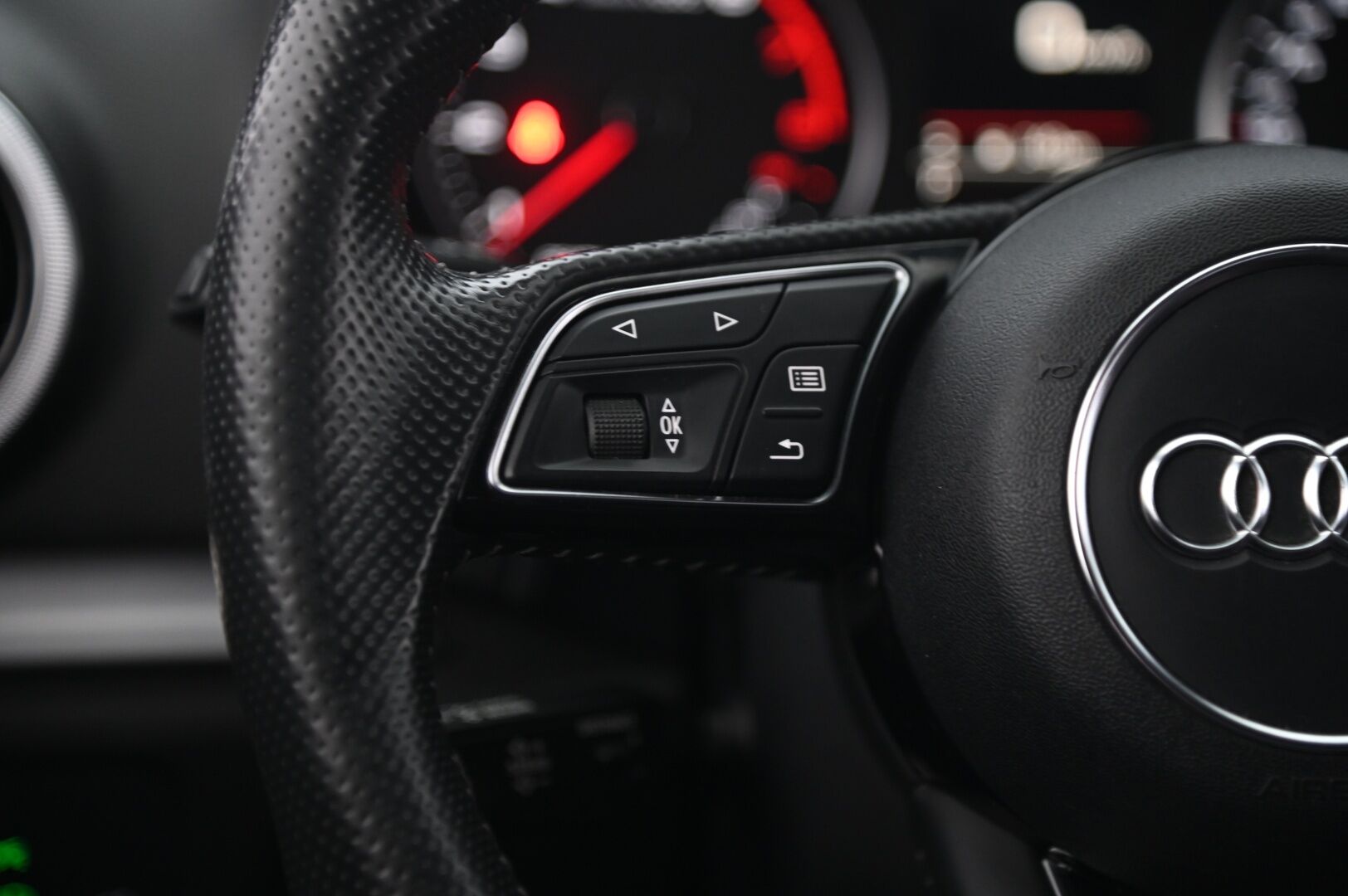 Audi A3 2018 Sedan Business Sport 2,0 TFSI 140 kW quattro S tronic *Webasto / Hierova penkki / ACC / Bang&olufsen* - *2x renkaat&vanteet*
