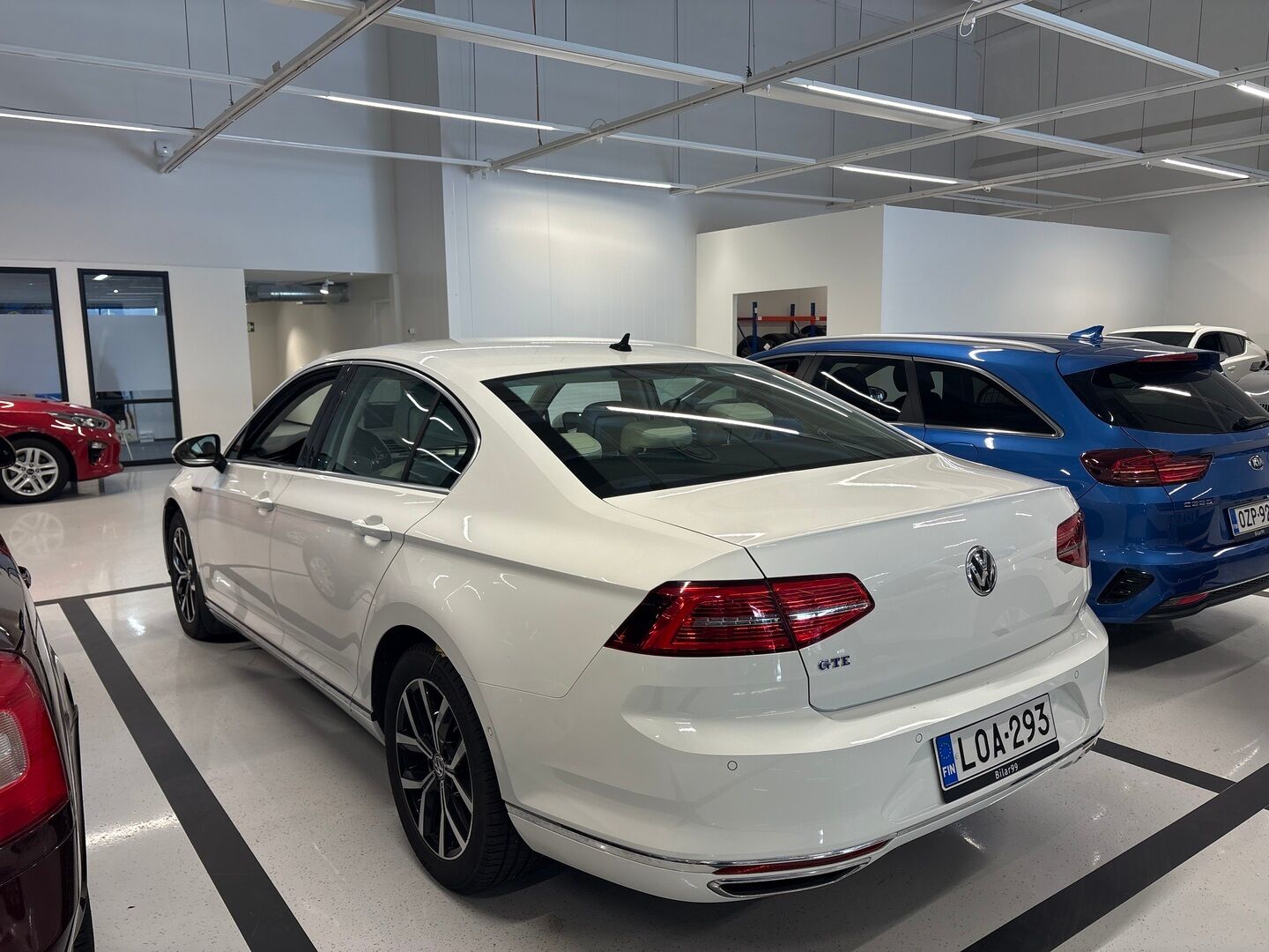 Volkswagen Passat 2017 Sedan GTE Plug-In Hybrid 160 kW (218 hv) DSG-automaatti - | ACC | 360° Kamera | Webasto | Hierova & Muistipenkki | Ambient Light | Navi | Apple&Android | Sähköinen Takaluukku | Suomi-auto | Kahdet Renkaat