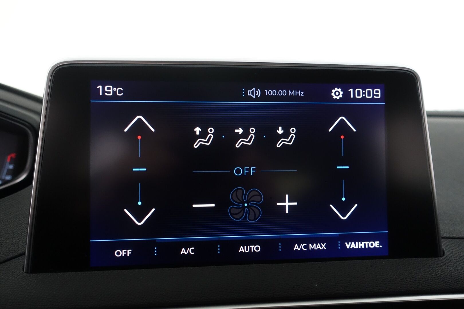Peugeot 3008 2017 Active PureTech 130 Automaatti | Myydään huutokaupat.com | - Juuri Katsastettu! / Digimittaristo / P.kamera / Bluetooth / Suomi-auto / Isofix-valmius