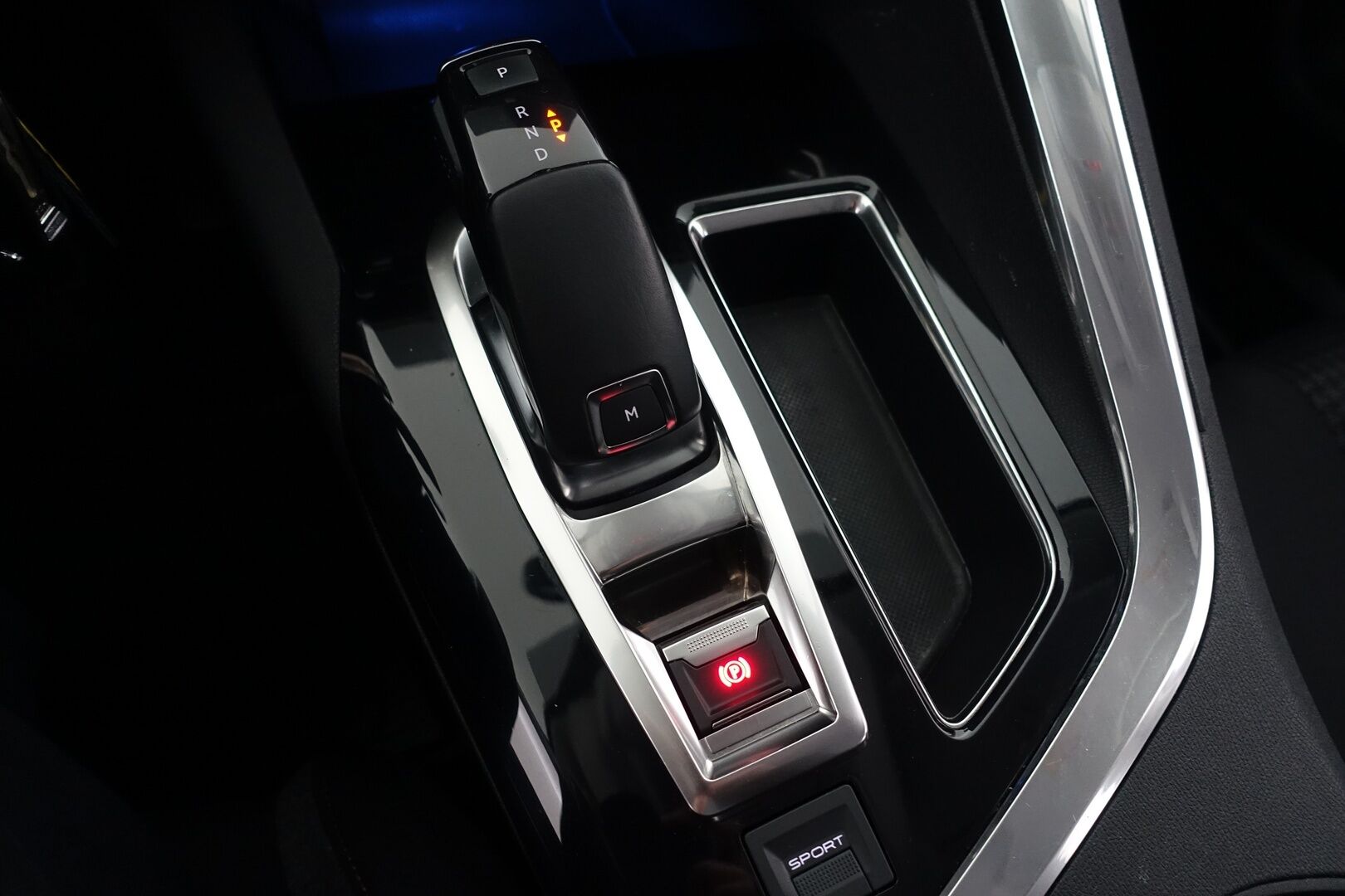 Peugeot 3008 2017 Active PureTech 130 Automaatti | Myydään huutokaupat.com | - Juuri Katsastettu! / Digimittaristo / P.kamera / Bluetooth / Suomi-auto / Isofix-valmius