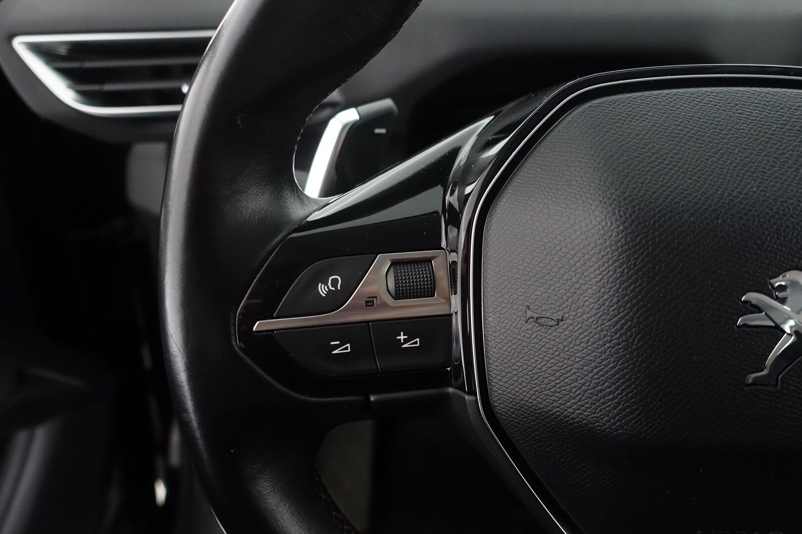 Peugeot 3008 2017 Active PureTech 130 Automaatti | Myydään huutokaupat.com | - Juuri Katsastettu! / Digimittaristo / P.kamera / Bluetooth / Suomi-auto / Isofix-valmius