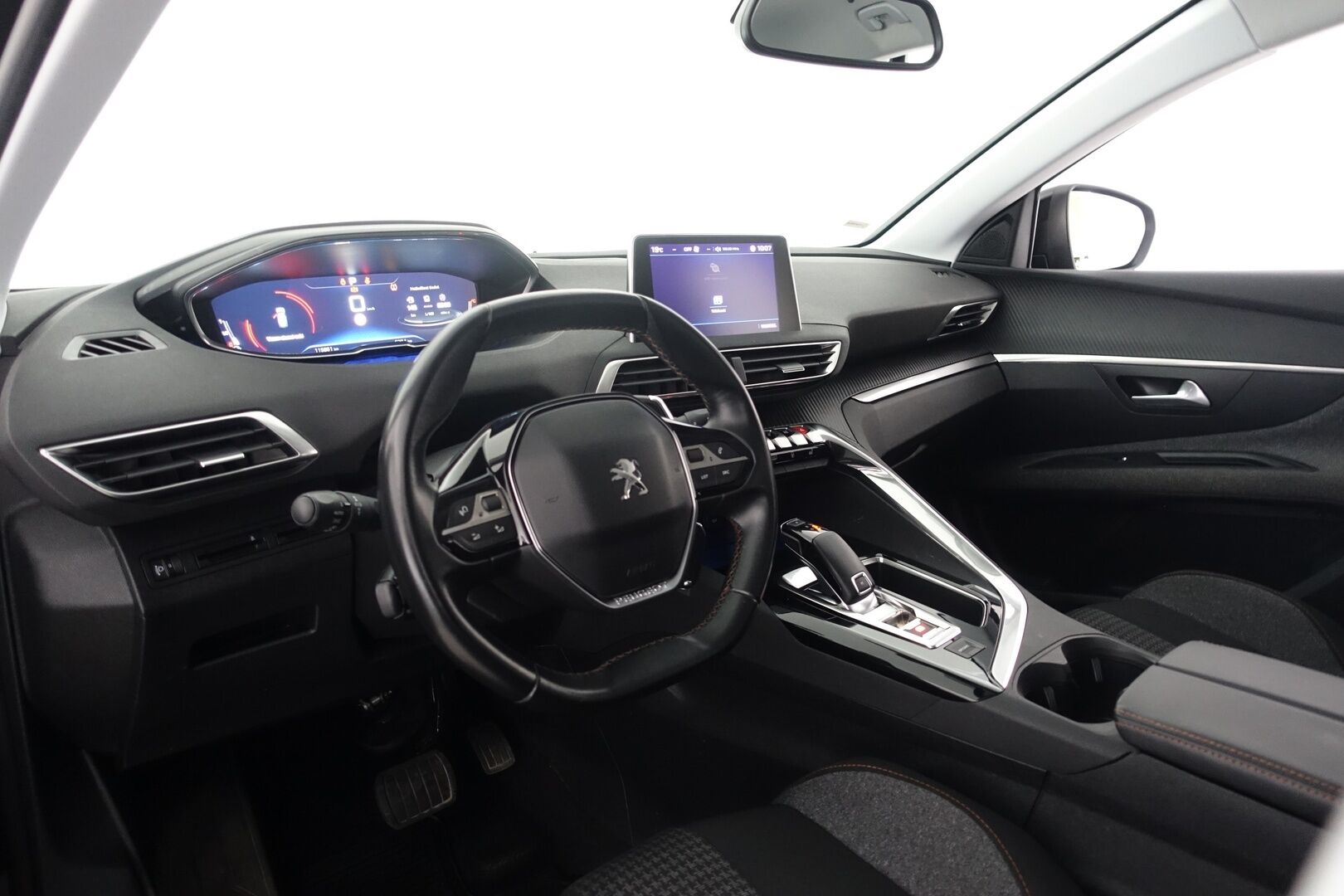 Peugeot 3008 2017 Active PureTech 130 Automaatti | Myydään huutokaupat.com | - Juuri Katsastettu! / Digimittaristo / P.kamera / Bluetooth / Suomi-auto / Isofix-valmius
