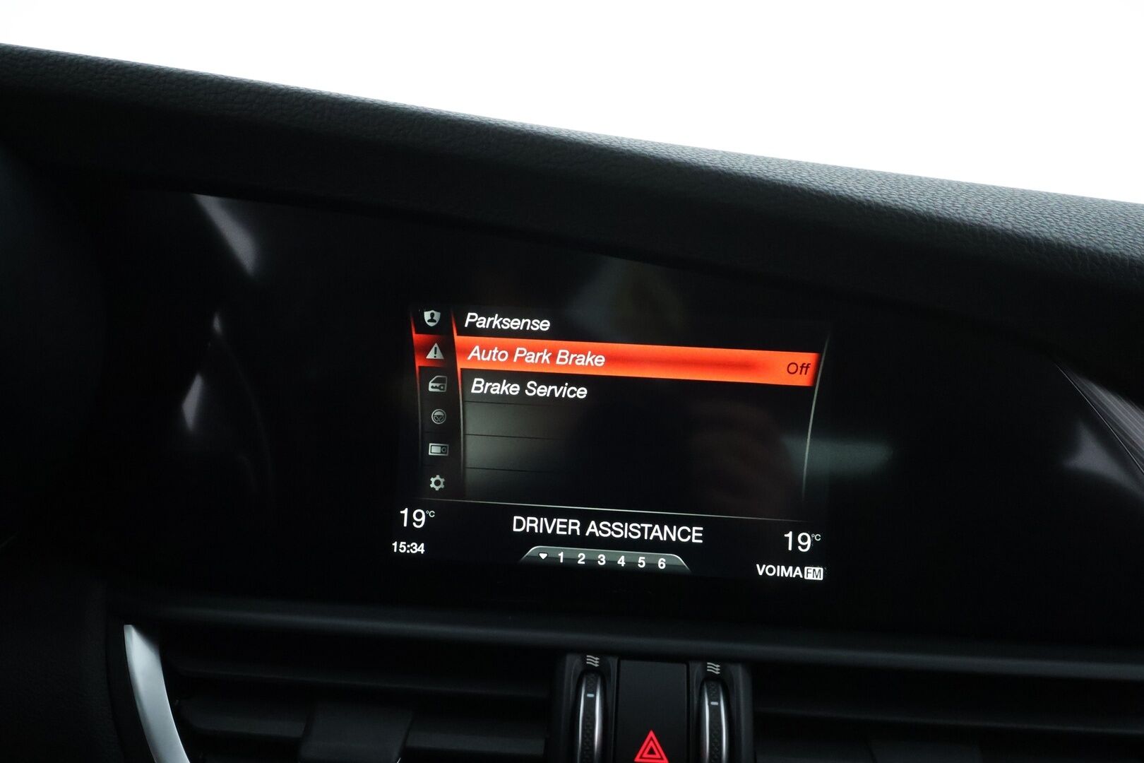 Alfa Romeo Giulia 2018 2,0 Bensiini 280hp AT8 AWD Veloce *Vakkari / Muistipenkki / Kaistavahti / Nahkaverhoilu /  Keyless / Lohkolämmitin * - Suomi-auto / Kahdet renkaat vanteilla - HULLUT VÄLIPÄIVÄT KORKOTARJOUS 2,49%