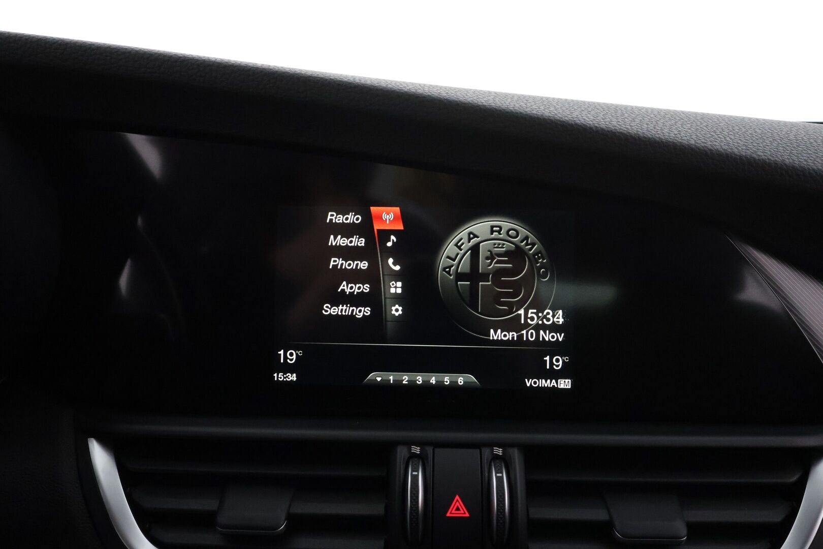 Alfa Romeo Giulia 2018 2,0 Bensiini 280hp AT8 AWD Veloce *Vakkari / Muistipenkki / Kaistavahti / Nahkaverhoilu /  Keyless / Lohkolämmitin * - Suomi-auto / Kahdet renkaat vanteilla - Osta nyt, maksa vasta ensi vuonna