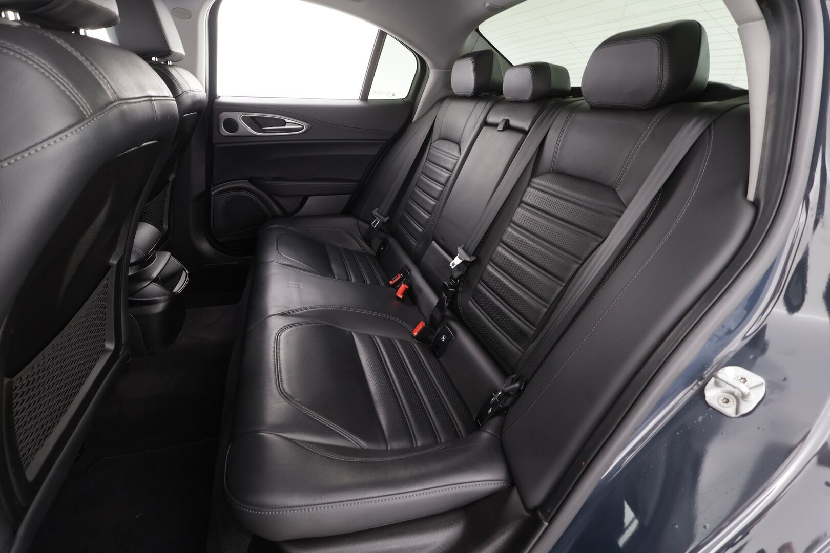 Alfa Romeo Giulia 2018 2,0 Bensiini 280hp AT8 AWD Veloce *Vakkari / Muistipenkki / Kaistavahti / Nahkaverhoilu /  Keyless / Lohkolämmitin * - Suomi-auto / Kahdet renkaat vanteilla - Osta nyt, maksa vasta ensi vuonna