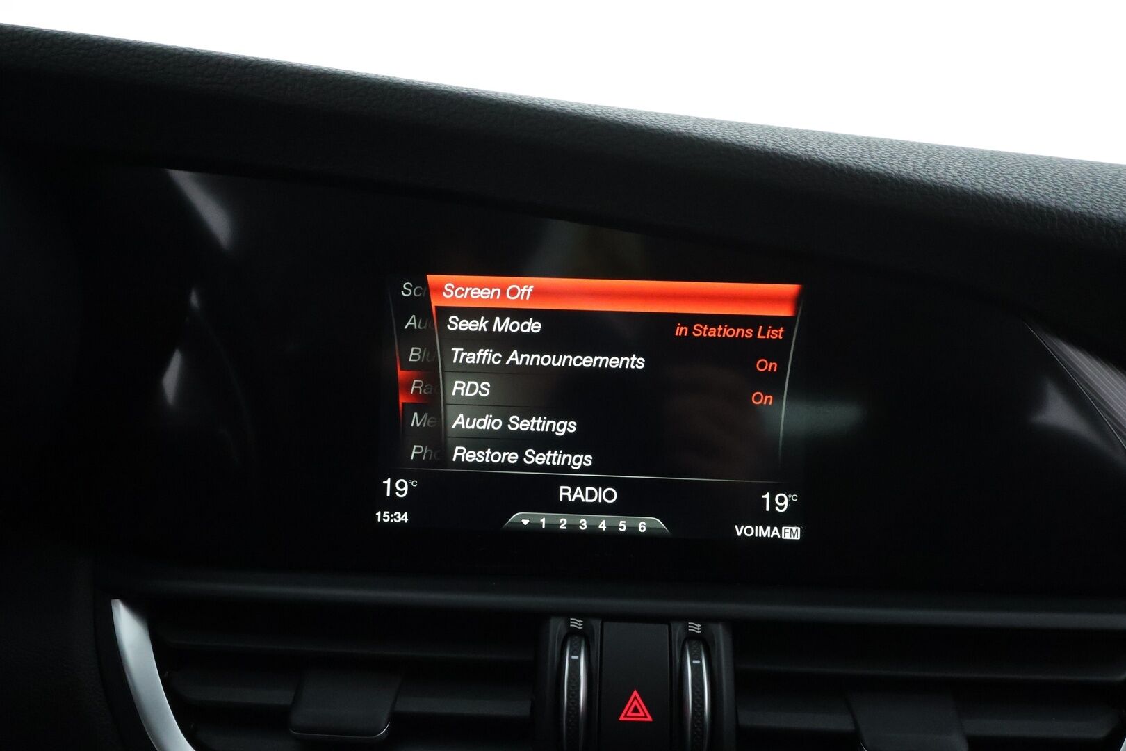 Alfa Romeo Giulia 2018 2,0 Bensiini 280hp AT8 AWD Veloce *Vakkari / Muistipenkki / Kaistavahti / Nahkaverhoilu /  Keyless / Lohkolämmitin * - Suomi-auto / Kahdet renkaat vanteilla - HULLUT VÄLIPÄIVÄT KORKOTARJOUS 2,49%