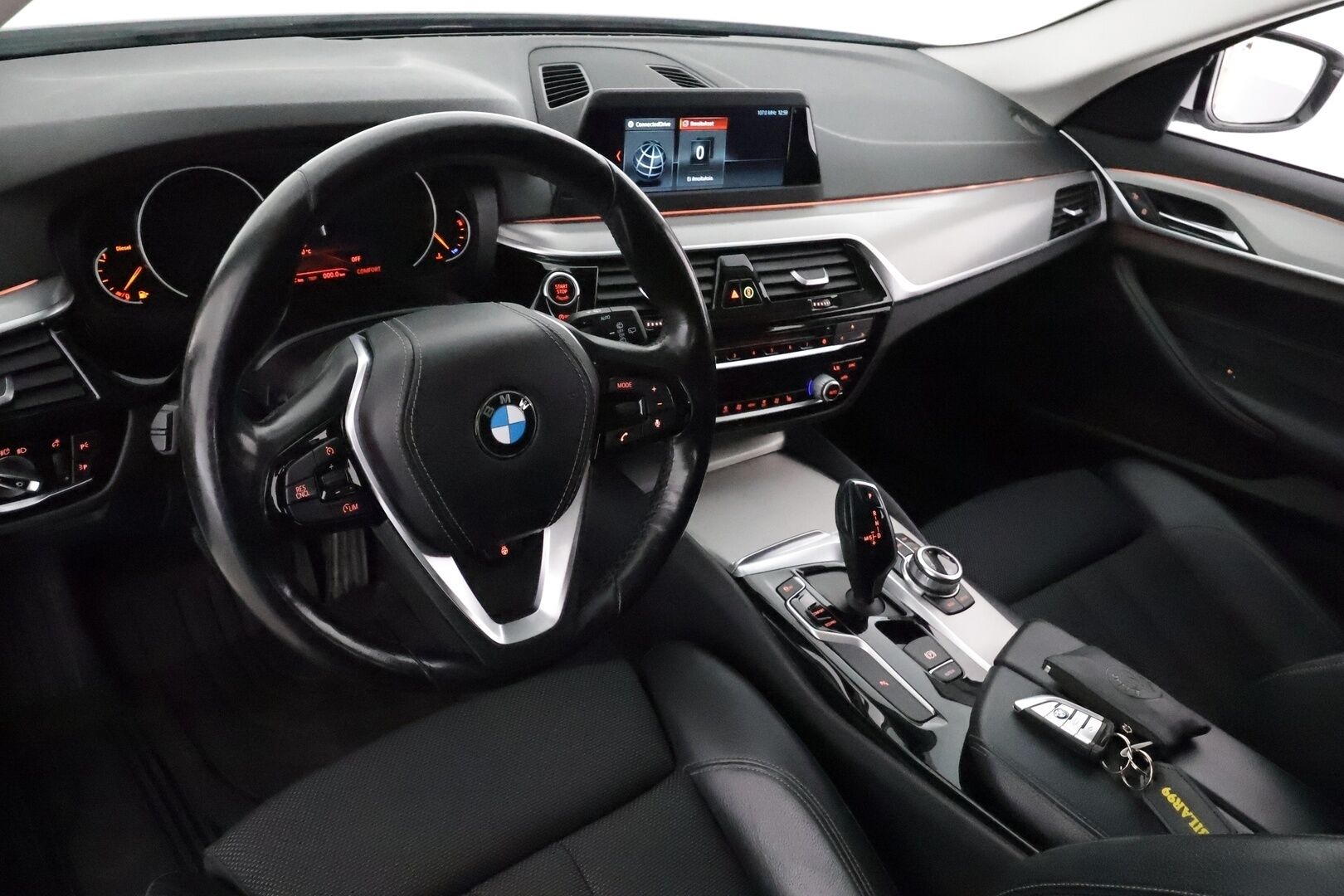 BMW 520 2018 G31 Touring 520d A Business Sport *Webasto / Kamera / LED / Koukku / Digimittaristo* - Suomi-auto / Kahdet renkaat aluvanteilla / Seuraava huolto 30tkm tai 05/2026