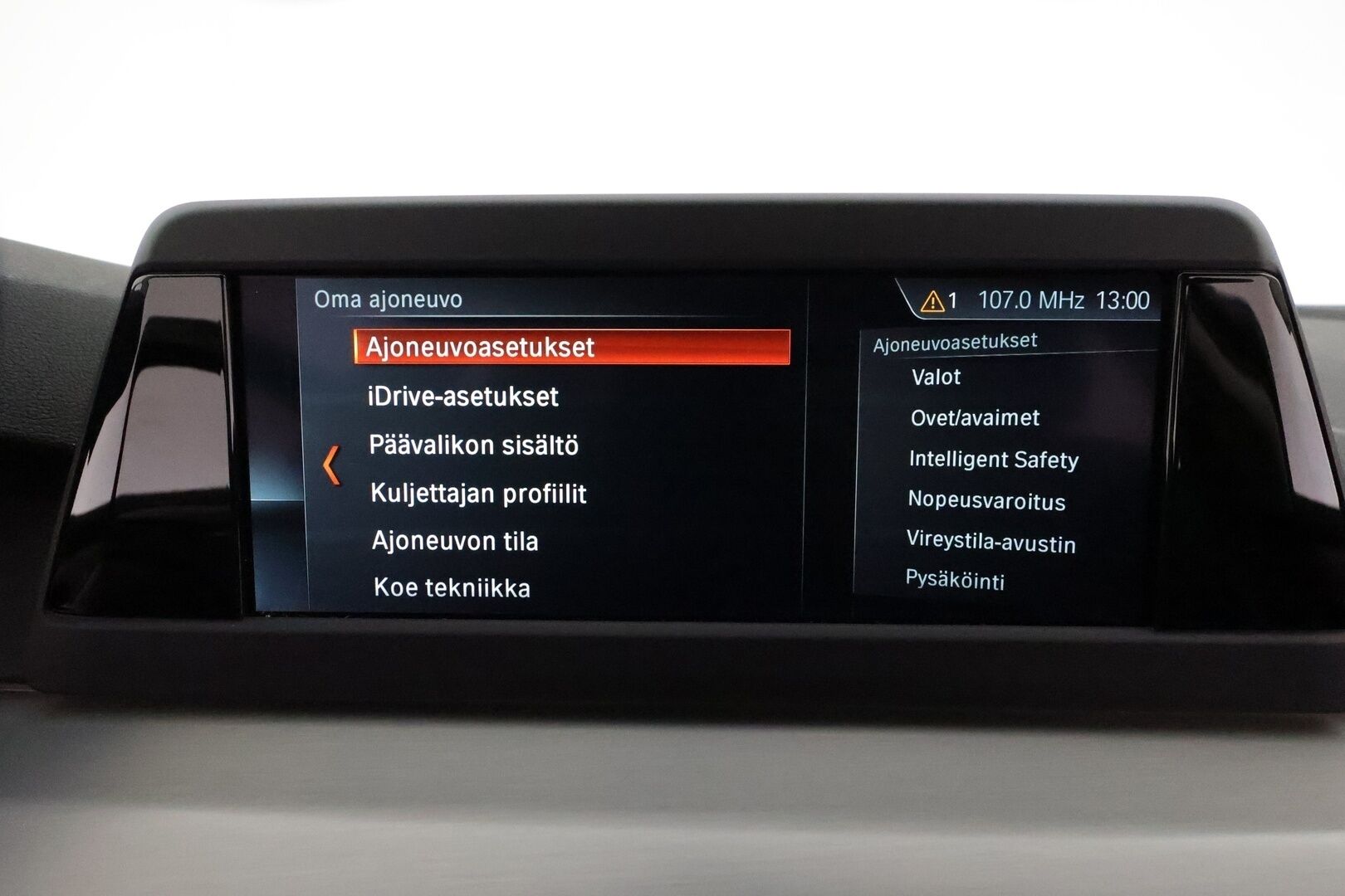 BMW 520 2018 G31 Touring 520d A Business Sport *Webasto / Kamera / LED / Koukku / Digimittaristo* - Suomi-auto / Kahdet renkaat aluvanteilla / Seuraava huolto 30tkm tai 05/2026