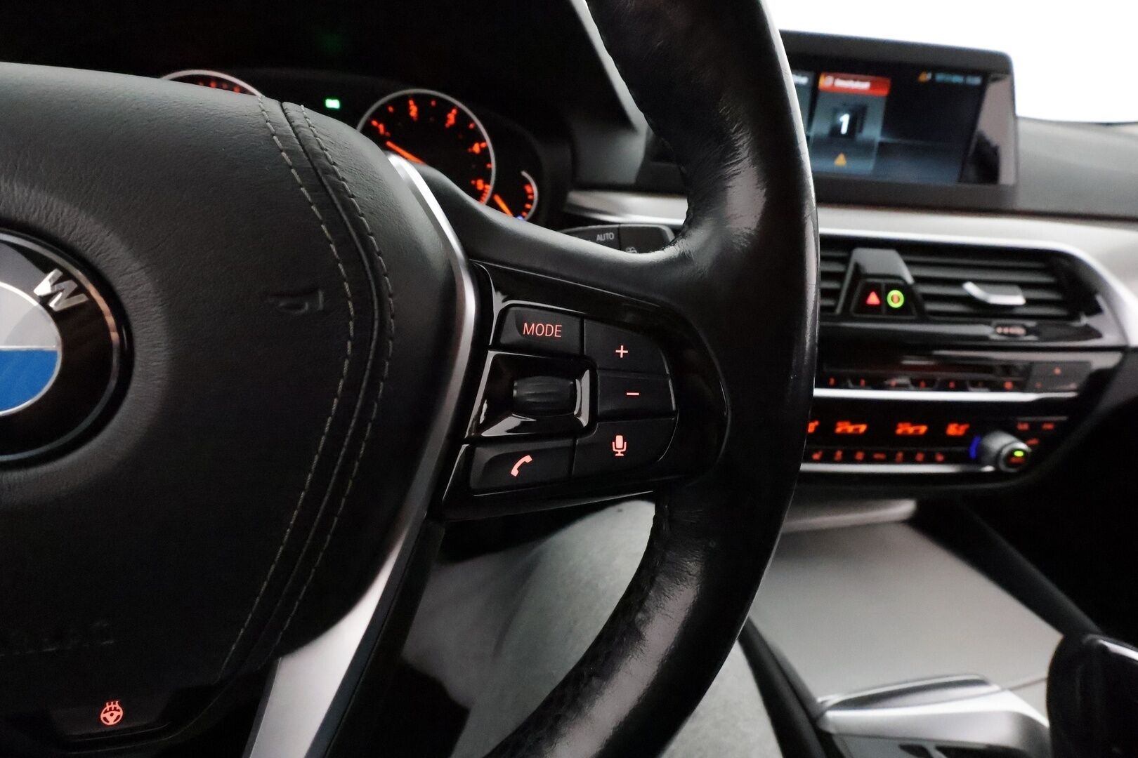 BMW 520 2018 G31 Touring 520d A Business Sport *Webasto / Kamera / LED / Koukku / Digimittaristo* - Suomi-auto / Kahdet renkaat aluvanteilla / Seuraava huolto 30tkm tai 05/2026