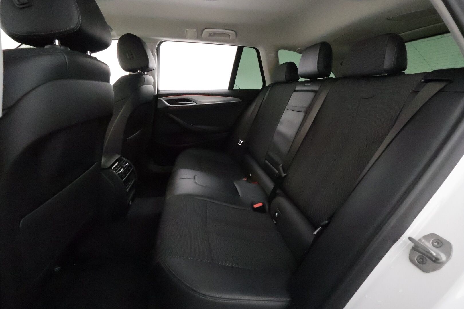 BMW 520 2018 G31 Touring 520d A Business Sport *Webasto / Kamera / LED / Koukku / Digimittaristo* - Suomi-auto / Kahdet renkaat aluvanteilla / Seuraava huolto 30tkm tai 05/2026