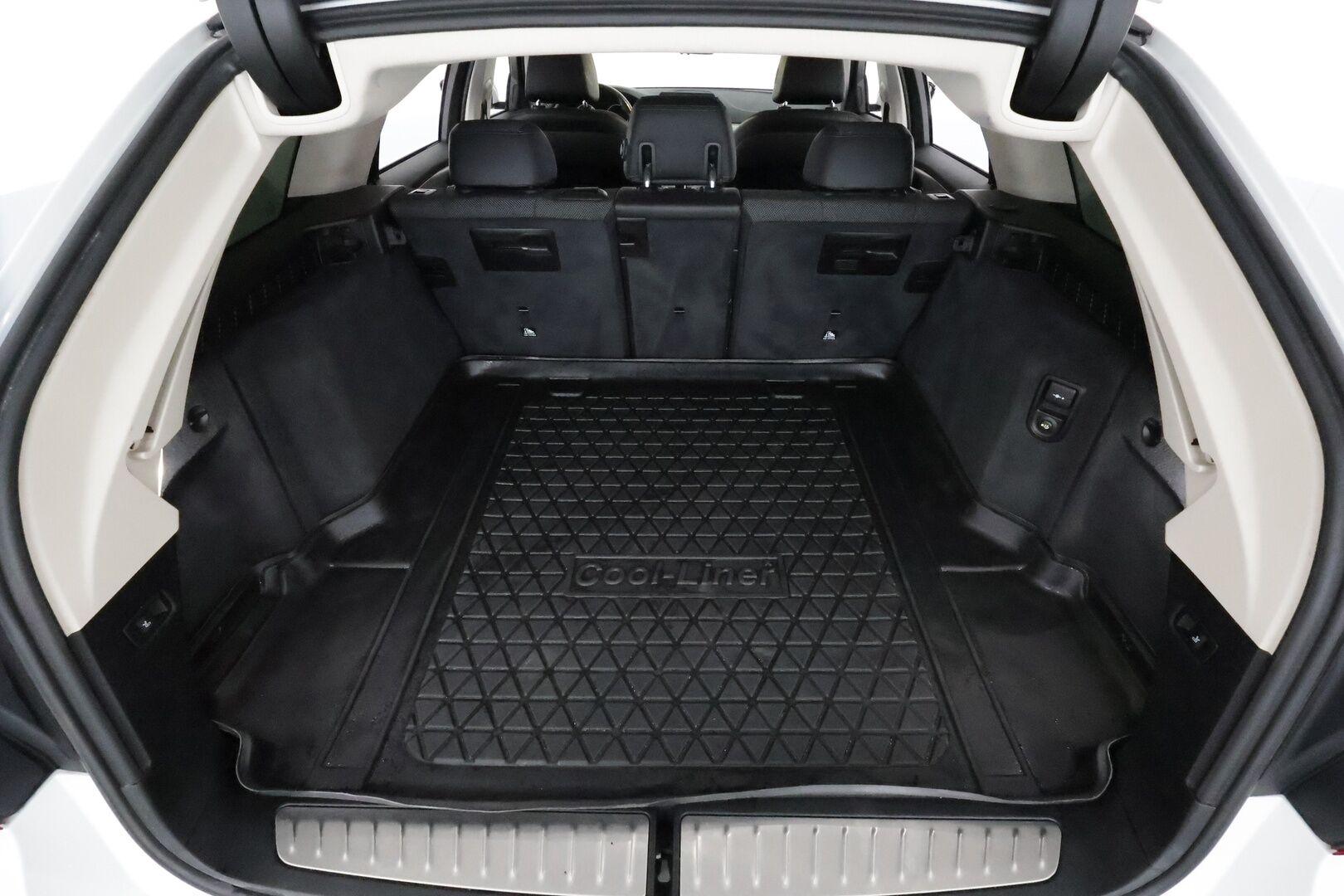 BMW 520 2018 G31 Touring 520d A Business Sport *Webasto / Kamera / LED / Koukku / Digimittaristo* - Suomi-auto / Kahdet renkaat aluvanteilla / Seuraava huolto 30tkm tai 05/2026