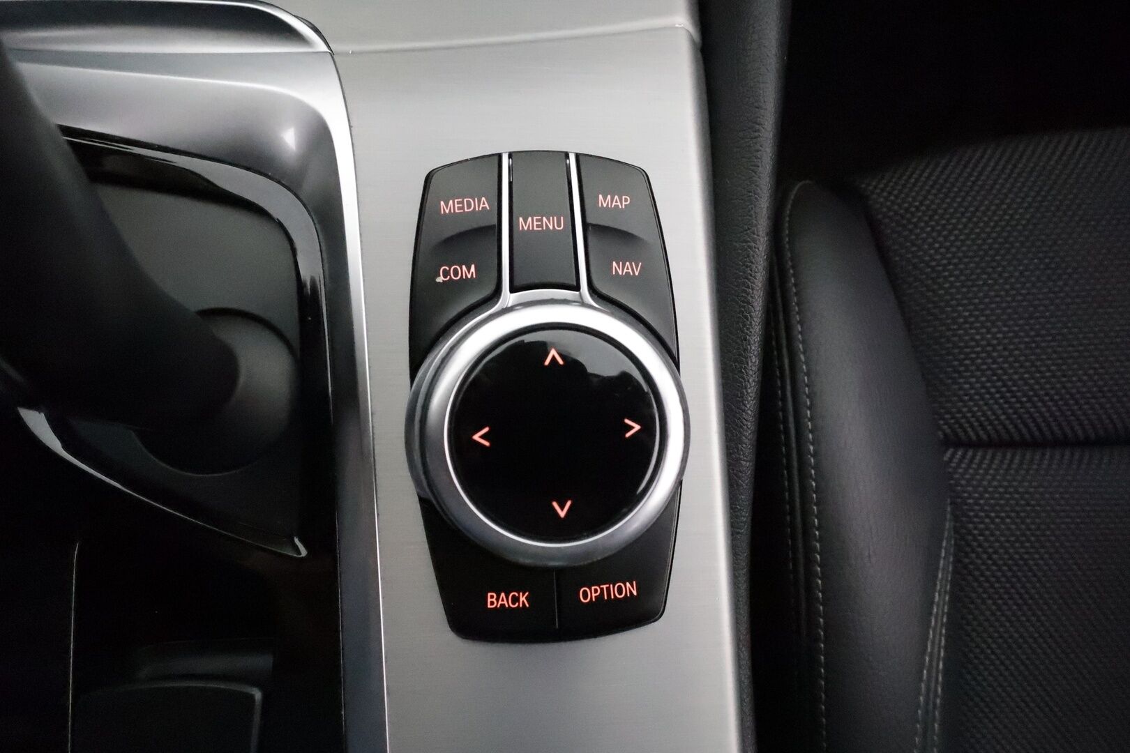 BMW 520 2018 G31 Touring 520d A Business Sport *Webasto / Kamera / LED / Koukku / Digimittaristo* - Suomi-auto / Kahdet renkaat aluvanteilla / Seuraava huolto 30tkm tai 05/2026