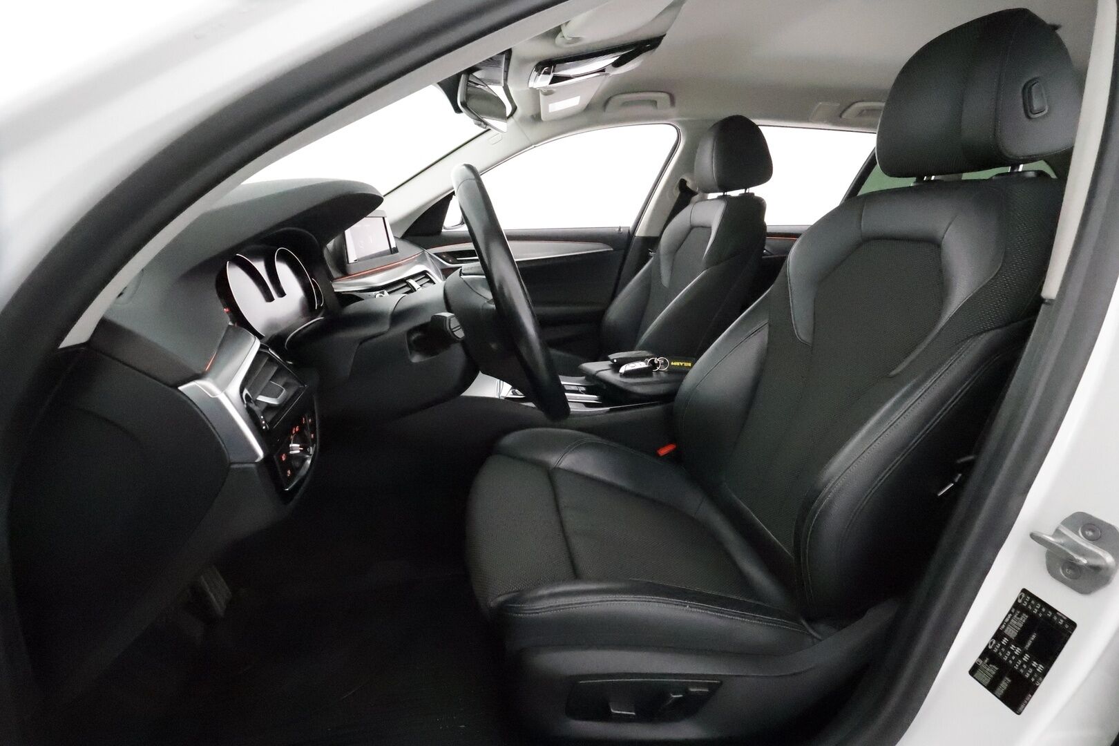 BMW 520 2018 G31 Touring 520d A Business Sport *Webasto / Kamera / LED / Koukku / Digimittaristo* - Suomi-auto / Kahdet renkaat aluvanteilla / Seuraava huolto 30tkm tai 05/2026