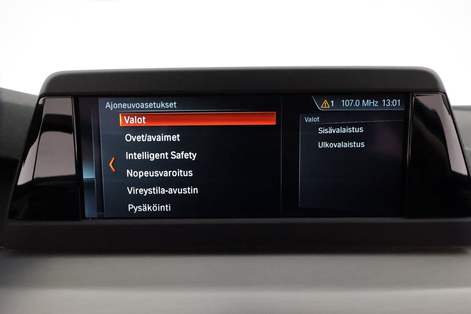 BMW 520 2018 G31 Touring 520d A Business Sport *Webasto / Kamera / LED / Koukku / Digimittaristo* - Suomi-auto / Kahdet renkaat aluvanteilla / Seuraava huolto 30tkm tai 05/2026