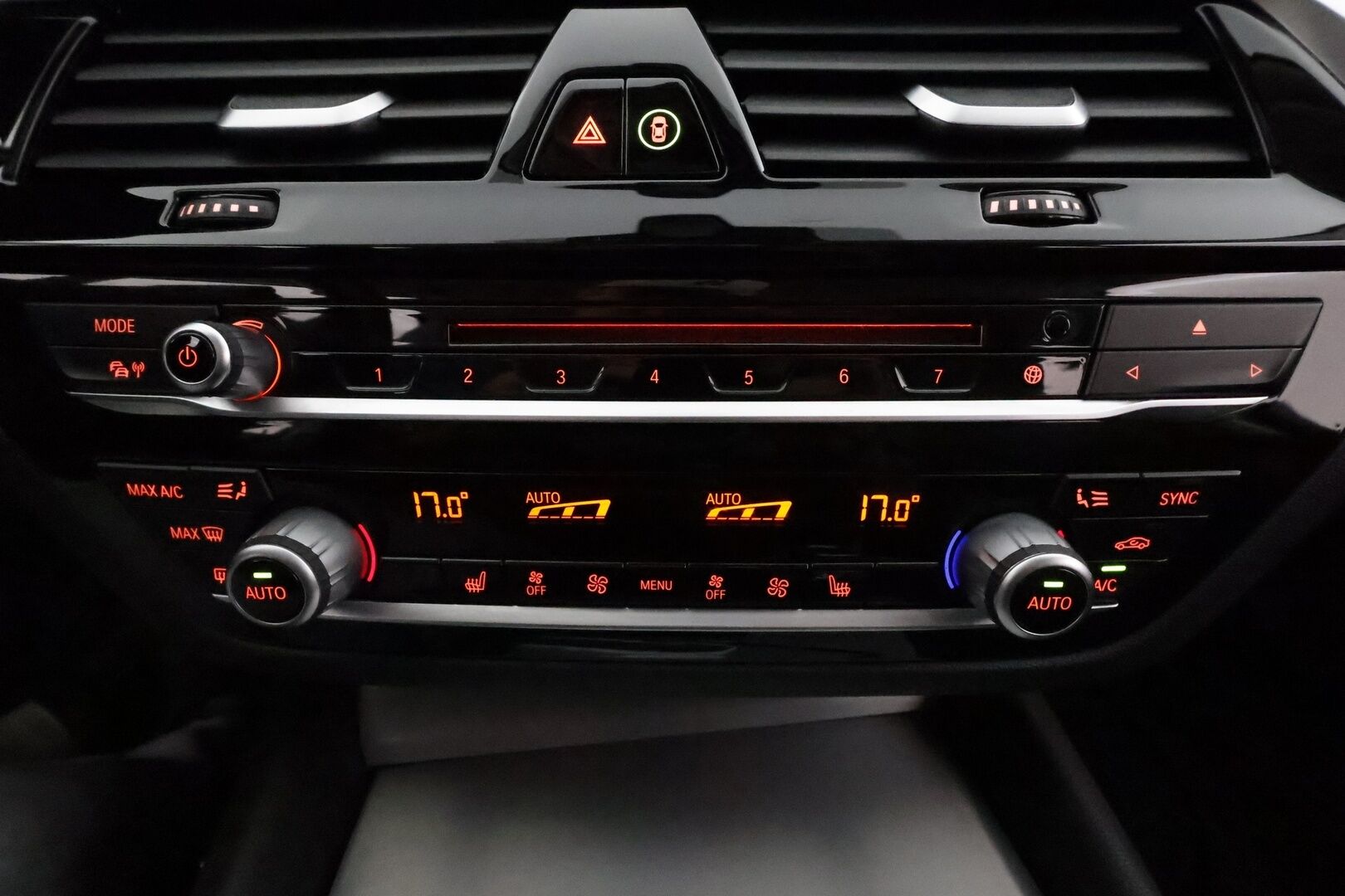 BMW 520 2018 G31 Touring 520d A Business Sport *Webasto / Kamera / LED / Koukku / Digimittaristo* - Suomi-auto / Kahdet renkaat aluvanteilla / Seuraava huolto 30tkm tai 05/2026