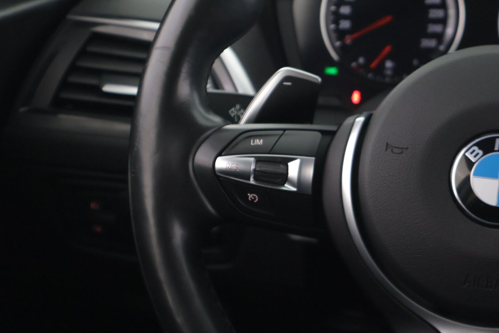 BMW 220 2018 F22 LCI Coupe 220i A Business / 2-om. Suomi-auto / Tutkat / Vakkari / Lohko / LED-valot / Bluetooth / Aut. Ilmastointi - 2x Aluvanteet / Hyvä huoltohistoria / Uudenveroiset Pirellin nastat! - HULLU BLACKWEEK KORKOTARJOUS 2,49%