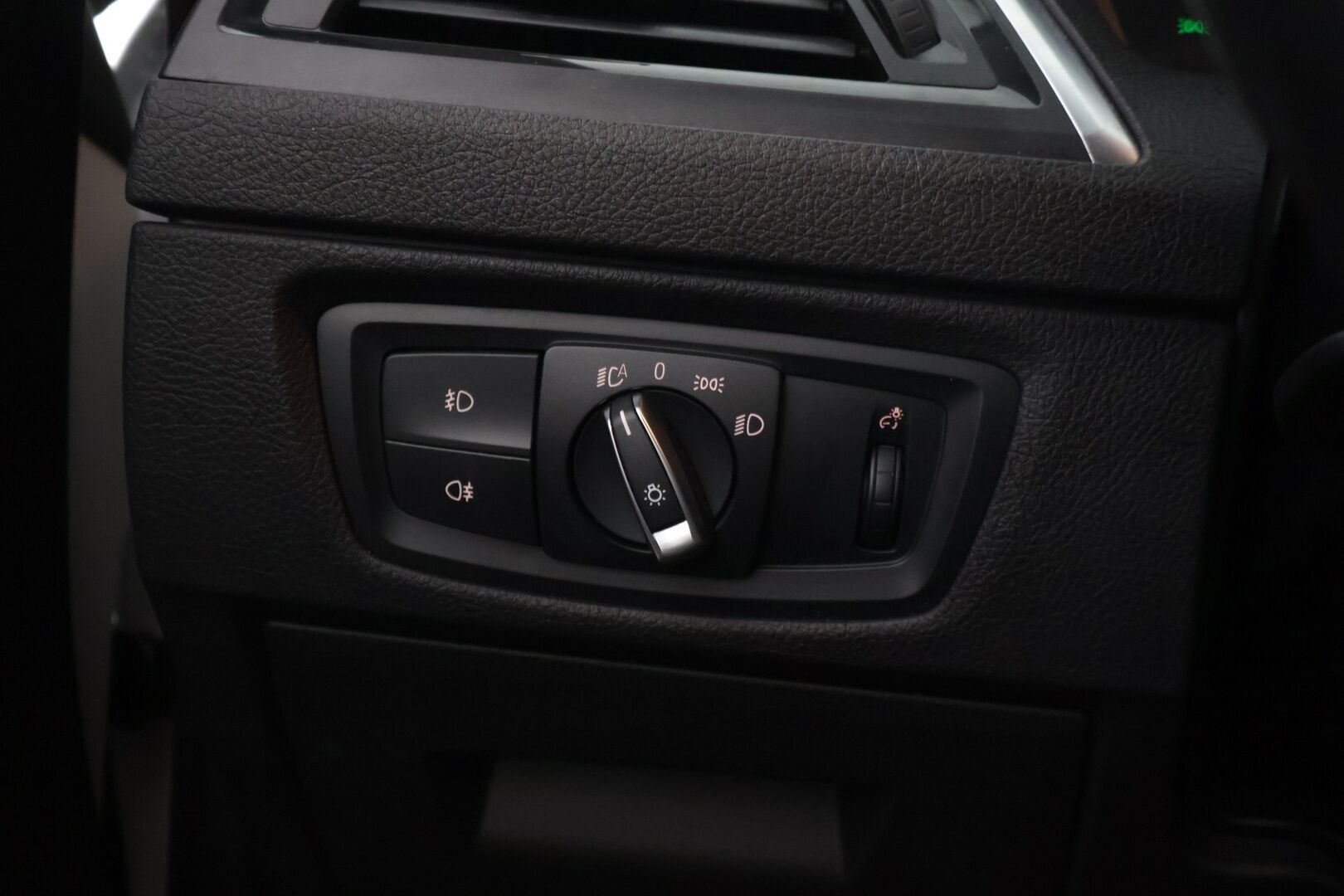 BMW 220 2018 F22 LCI Coupe 220i A Business / 2-om. Suomi-auto / Tutkat / Vakkari / Lohko / LED-valot / Bluetooth / Aut. Ilmastointi - 2x Aluvanteet / Hyvä huoltohistoria / Uudenveroiset Pirellin nastat! - HULLU BLACKWEEK KORKOTARJOUS 2,49%