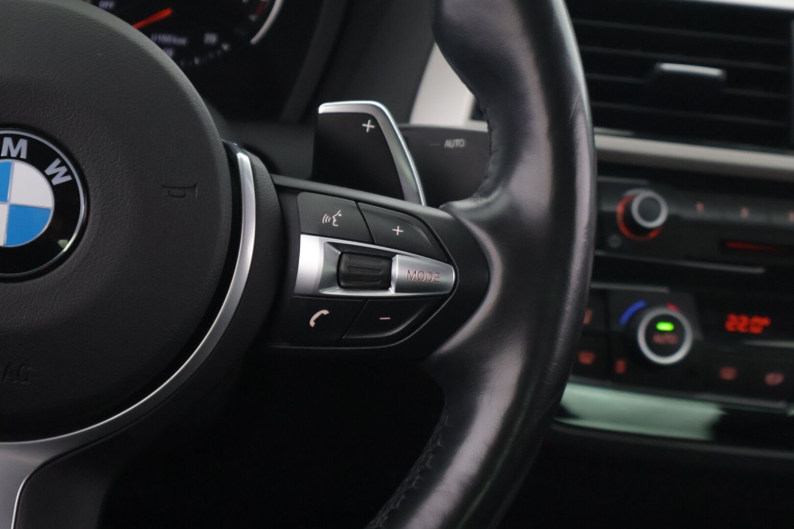 BMW 220 2018 F22 LCI Coupe 220i A Business / 2-om. Suomi-auto / Tutkat / Vakkari / Lohko / LED-valot / Bluetooth / Aut. Ilmastointi - 2x Aluvanteet / Hyvä huoltohistoria / Uudenveroiset Pirellin nastat! - HULLU BLACKWEEK KORKOTARJOUS 2,49%