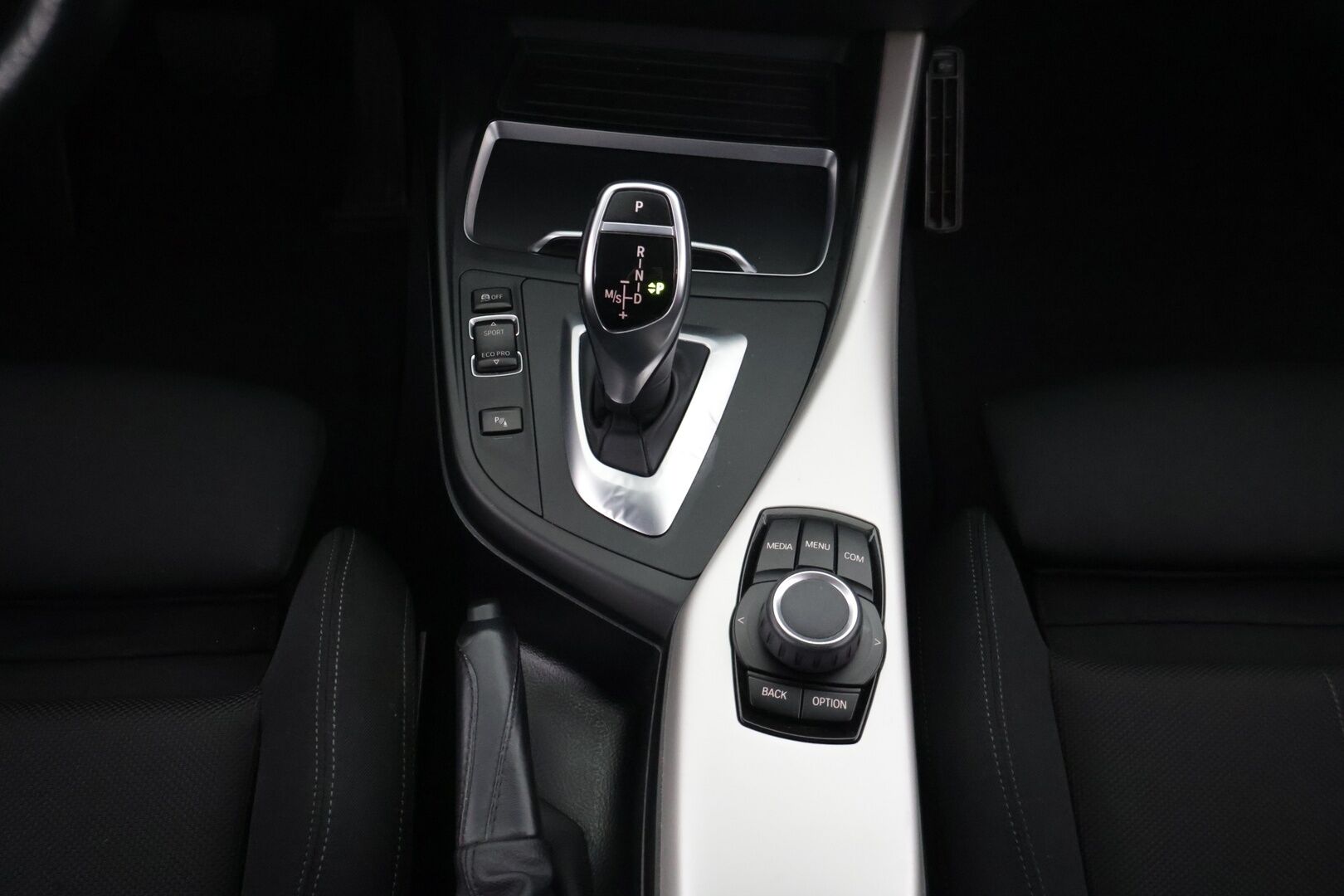 BMW 220 2018 F22 LCI Coupe 220i A Business / 2-om. Suomi-auto / Tutkat / Vakkari / Lohko / LED-valot / Bluetooth / Aut. Ilmastointi - 2x Aluvanteet / Hyvä huoltohistoria / Uudenveroiset Pirellin nastat! - HULLU BLACKWEEK KORKOTARJOUS 2,49%