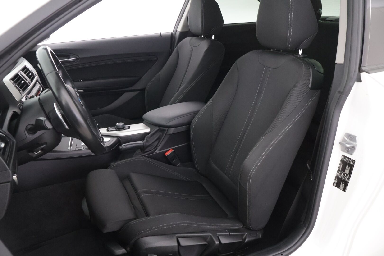 BMW 220 2018 F22 LCI Coupe 220i A Business / 2-om. Suomi-auto / Tutkat / Vakkari / Lohko / LED-valot / Bluetooth / Aut. Ilmastointi - 2x Aluvanteet / Hyvä huoltohistoria / Uudenveroiset Pirellin nastat! - HULLU BLACKWEEK KORKOTARJOUS 2,49%