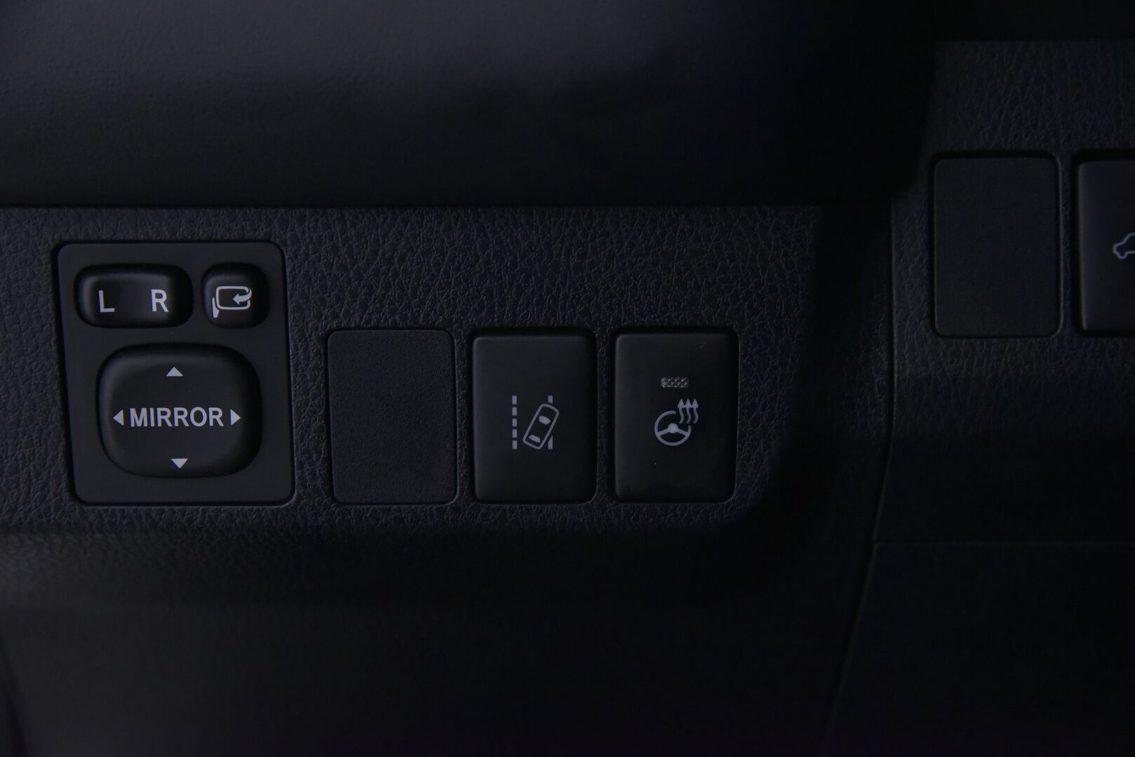 Toyota RAV4 2017 2,5 Hybrid FWD Hybrid Edition - | ACC | P-Kamera | Lämm.Tuulilasi | Sähköluukku | Navi | Keyless | Kahdet renkaat alumiinivanteilla | - KORKO VAIN 3,99 %