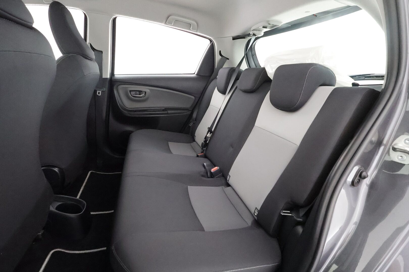 Toyota Yaris 2017 1,5 Hybrid Launch Edition 5ov - | 1-om suomiauto | Merkkihuollettu | Vakkari | Navi | P.kamera | LDA | PCS | RSA | Bluetooth | Aut. ilm | Lohko+sisähaara | 2x renkaat aluin |
