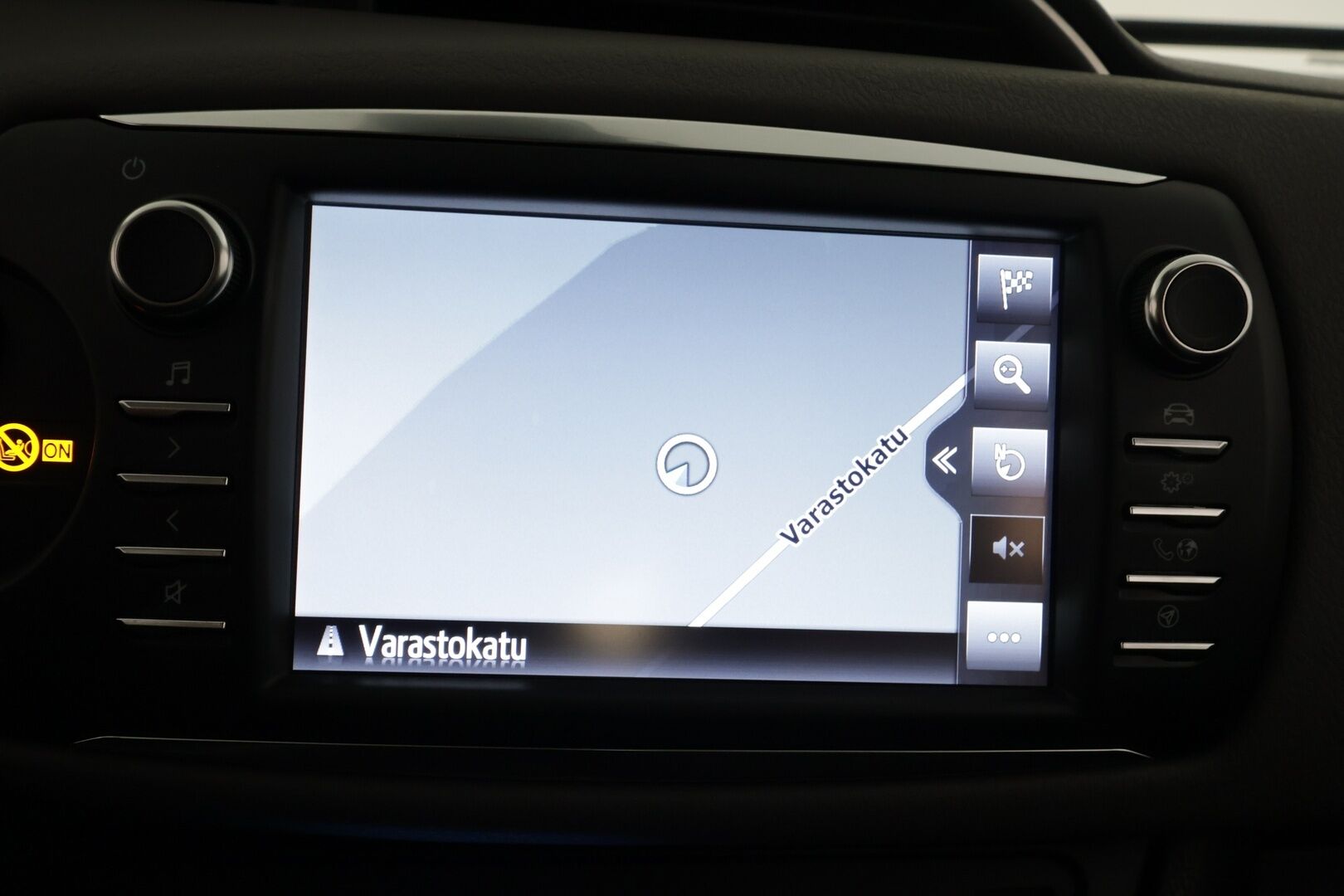 Toyota Yaris 2017 1,5 Hybrid Launch Edition 5ov - | 1-om suomiauto | Merkkihuollettu | Vakkari | Navi | P.kamera | LDA | PCS | RSA | Bluetooth | Aut. ilm | Lohko+sisähaara | 2x renkaat aluin |