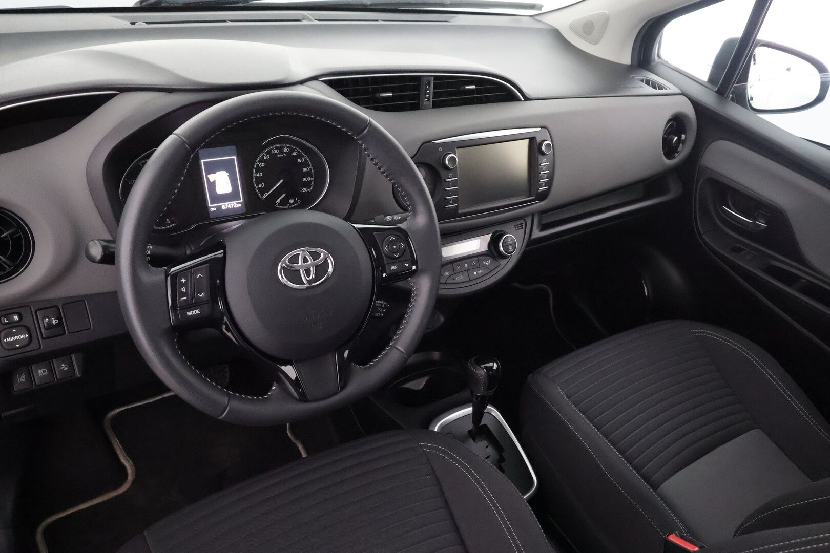 Toyota Yaris 2017 1,5 Hybrid Launch Edition 5ov - | 1-om suomiauto | Merkkihuollettu | Vakkari | Navi | P.kamera | LDA | PCS | RSA | Bluetooth | Aut. ilm | Lohko+sisähaara | 2x renkaat aluin |