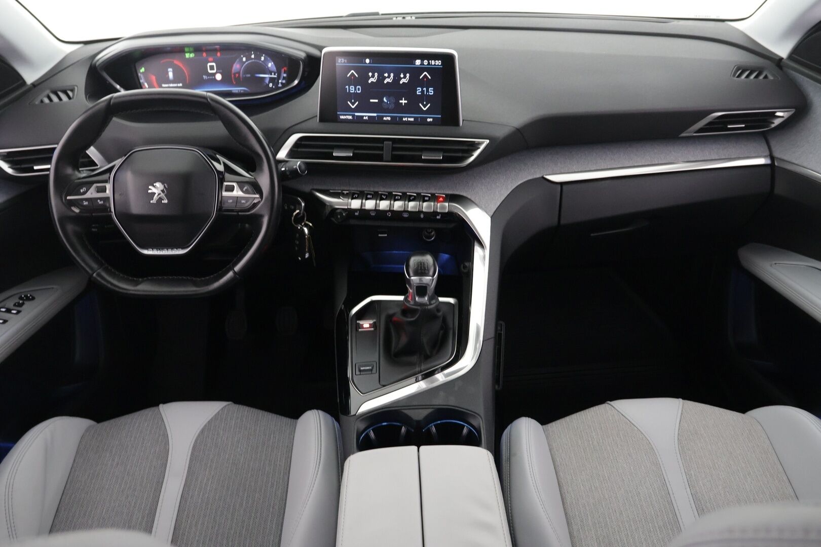 Peugeot 5008 2018 Allure PureTech 130 7-hlö - | Lohko | 180-kamera | Koukku | Vaalea osanahka | Navi |