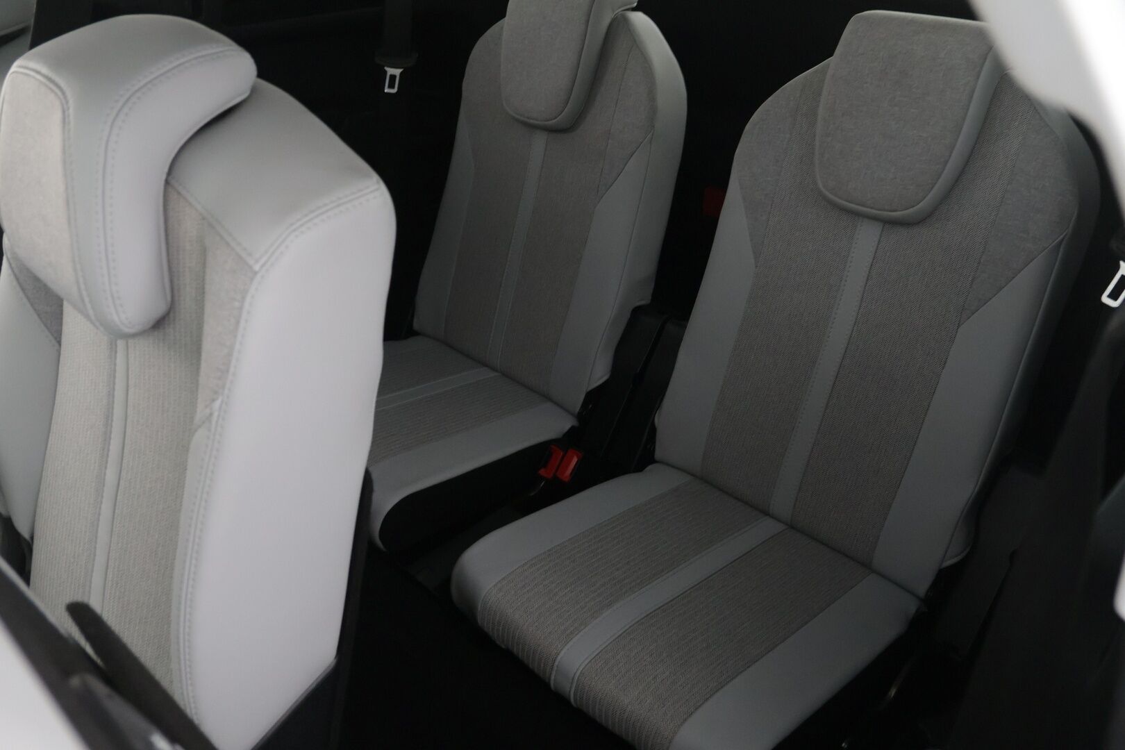 Peugeot 5008 2018 Allure PureTech 130 7-hlö - | Lohko | 180-kamera | Koukku | Vaalea osanahka | Navi |