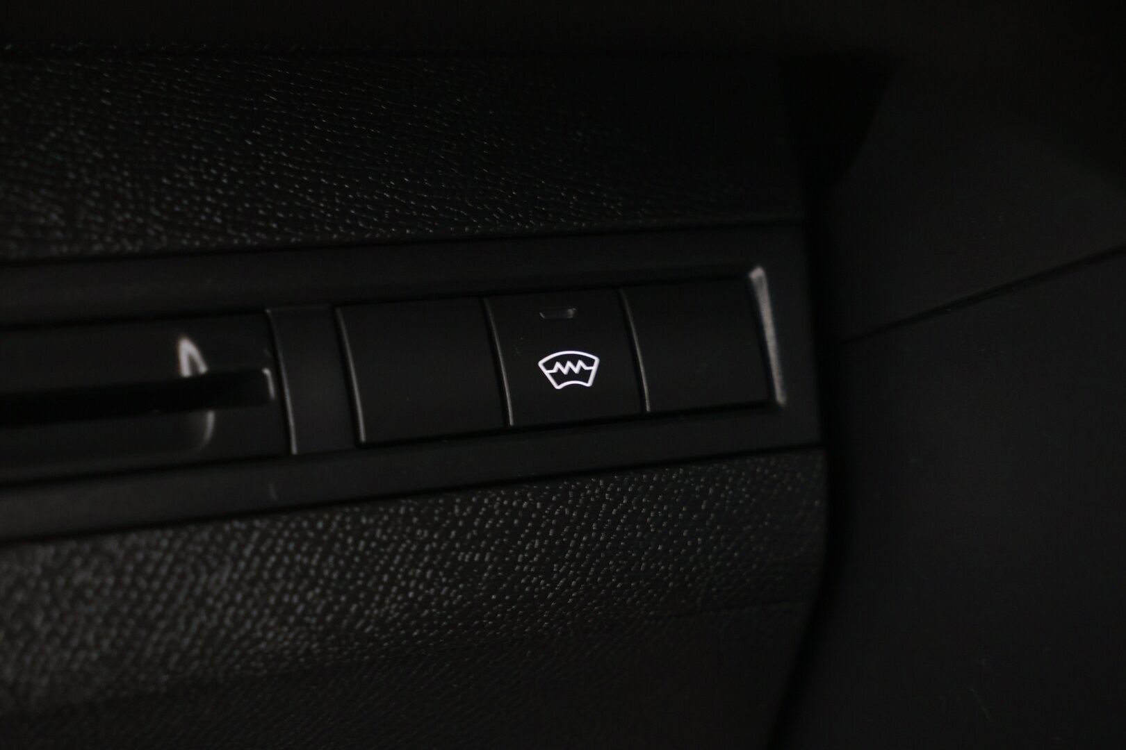 Peugeot 5008 2018 Allure PureTech 130 7-hlö - | Lohko | 180-kamera | Koukku | Vaalea osanahka | Navi |