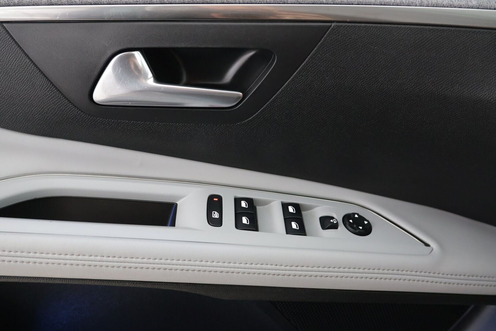 Peugeot 5008 2018 Allure PureTech 130 7-hlö - | Lohko | 180-kamera | Koukku | Vaalea osanahka | Navi |