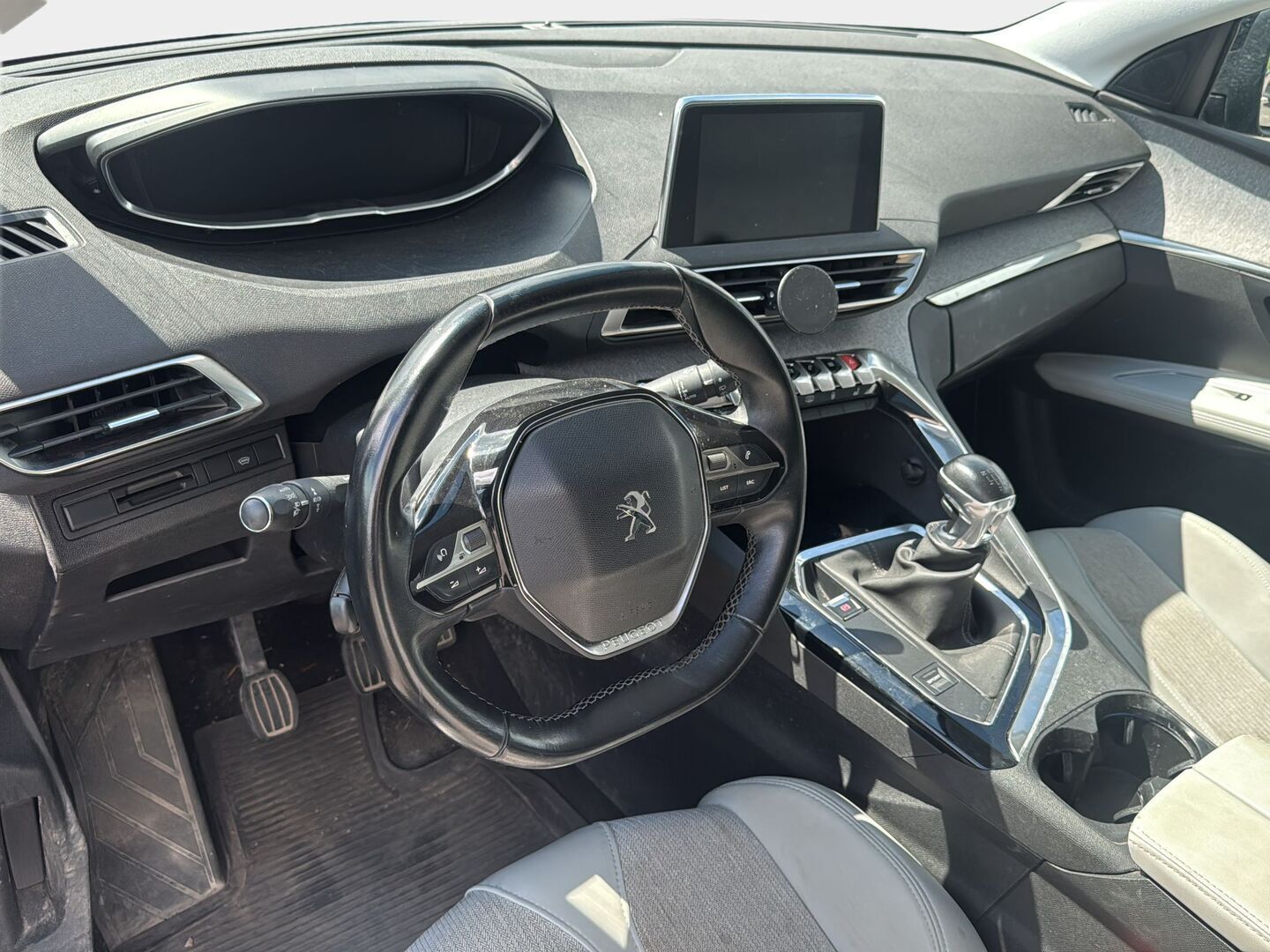 Peugeot 5008 2018 Allure PureTech 130 7-hlö - | Lohko | 180-kamera | Koukku | Vaalea osanahka | Navi |