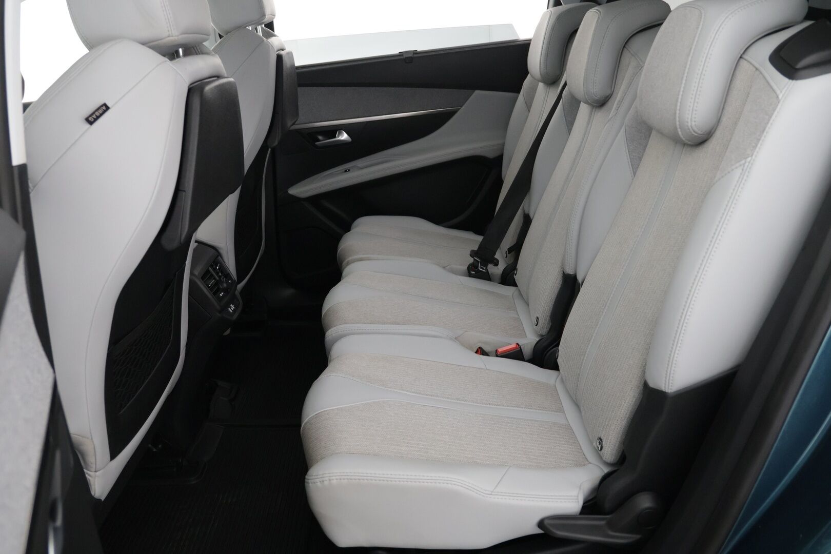 Peugeot 5008 2018 Allure PureTech 130 7-hlö - | Lohko | 180-kamera | Koukku | Vaalea osanahka | Navi |
