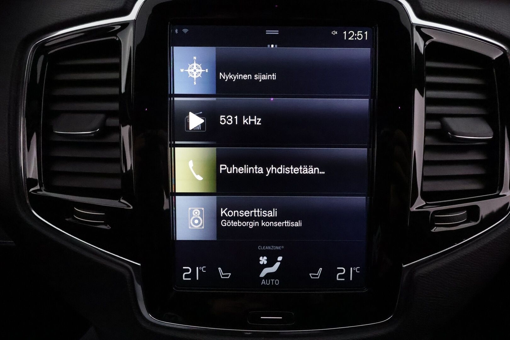 Volvo XC90 2018 D5 AWD R-Design aut 7-P *ACC / 360° / B&W / Koukku / Ilma-alusta / Full LED / Navi / BLIS / Muistipenkit* - 3,99 % KORKOTARJOUS TÄHÄN AUTOON 28.9. ASTI! - Suomi-auto / Kahdet renkaat aluvanteilla / Merkkihuollettu