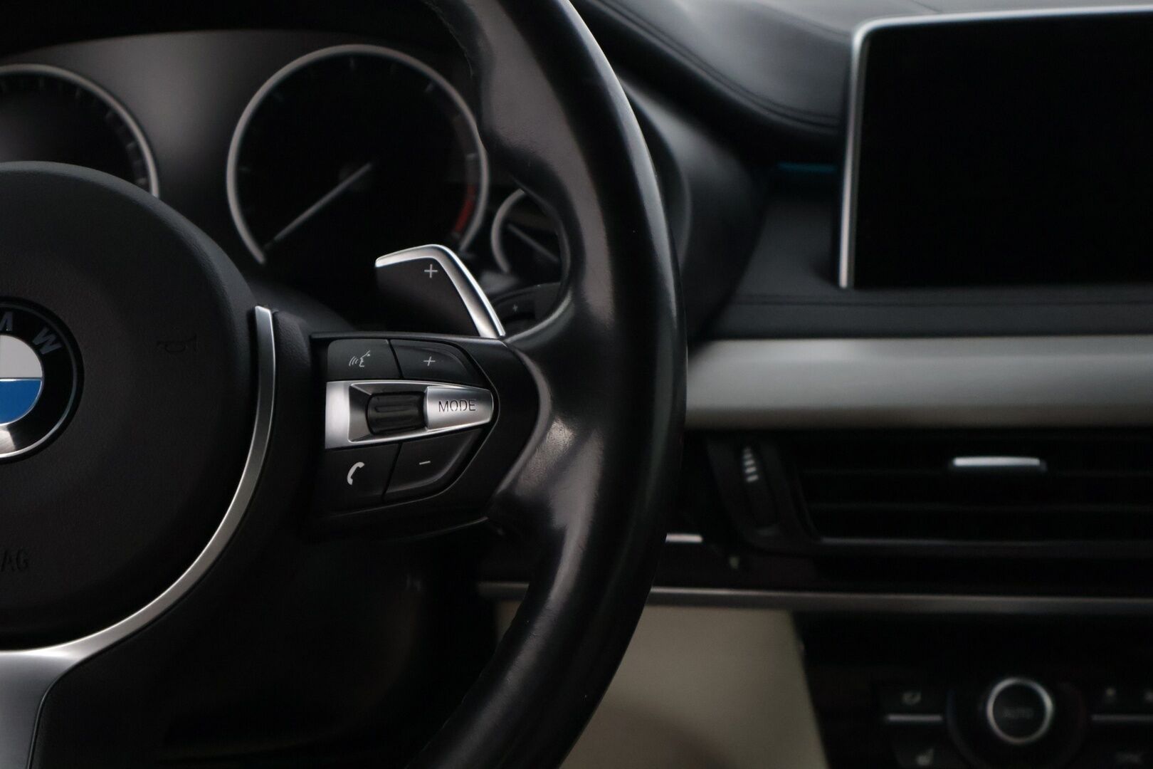 BMW X6 2017 F16 xDrive30d M-Sport * H&K / HUD / Prof. Navi / Kamera / Muistipenkki / Suomiauto * - * Facelift LCI / Kosketusnäyttö / Adapt. M-alusta *