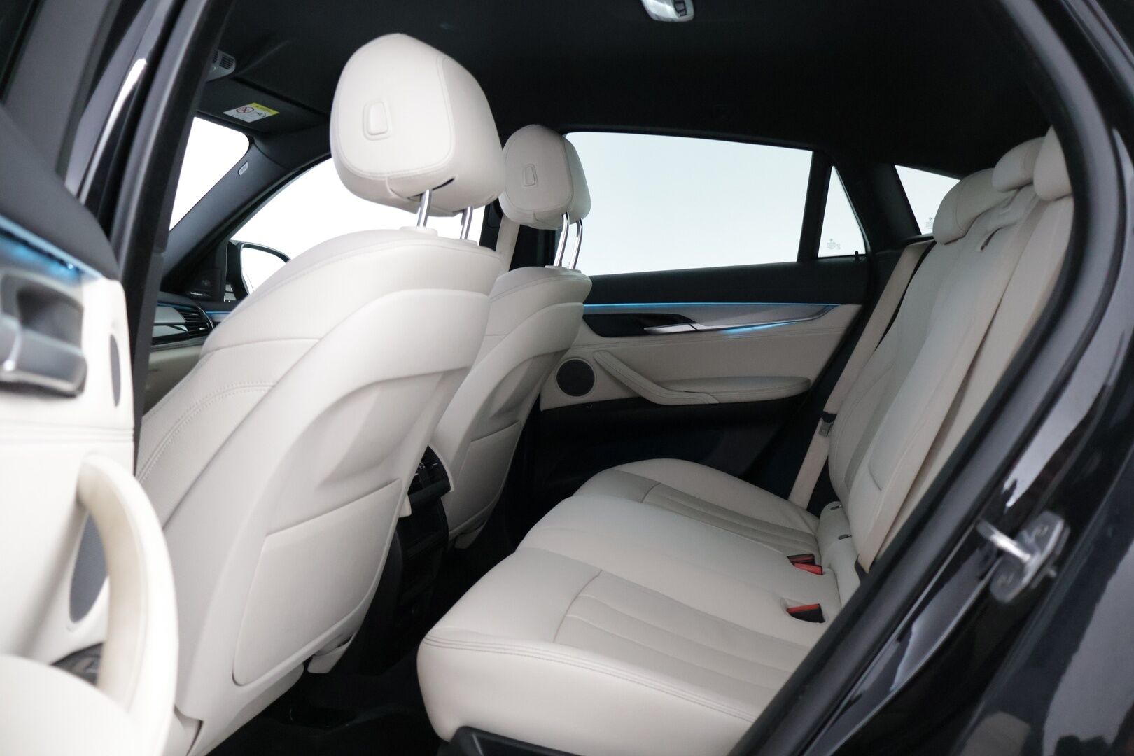 BMW X6 2017 F16 xDrive30d M-Sport * H&K / HUD / Prof. Navi / Kamera / Muistipenkki / Suomiauto * - 3,99 % KORKOTARJOUS TÄHÄN AUTOON - * LCI malli, uudemmalla mittaristolla ja kosketusnäytöllisellä iDrivellä! / Adaptiivisella M-alustalla! / Näyttävä, siisti auto 22" kesävanteilla! *